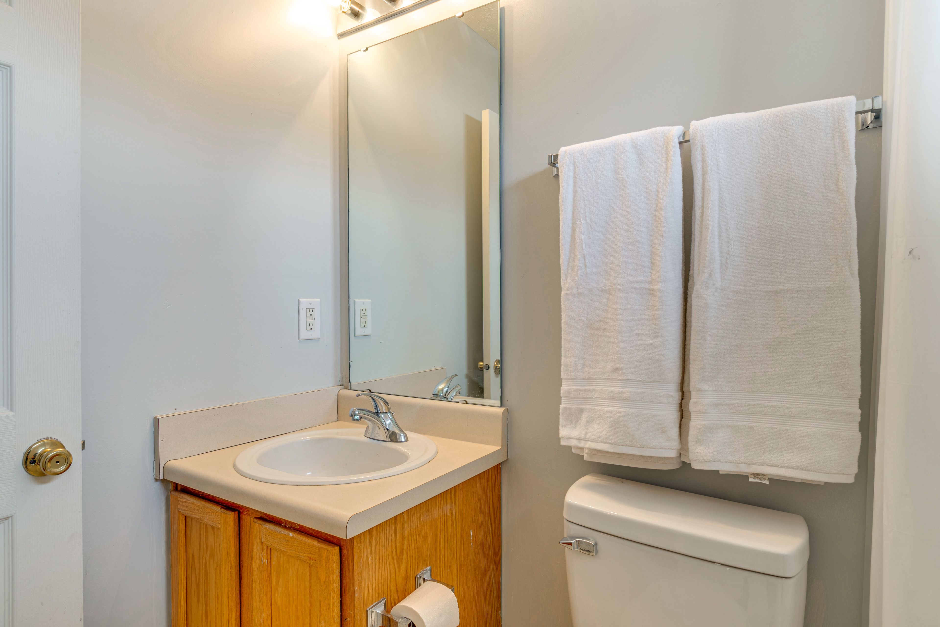 Full Bath | 2nd Floor