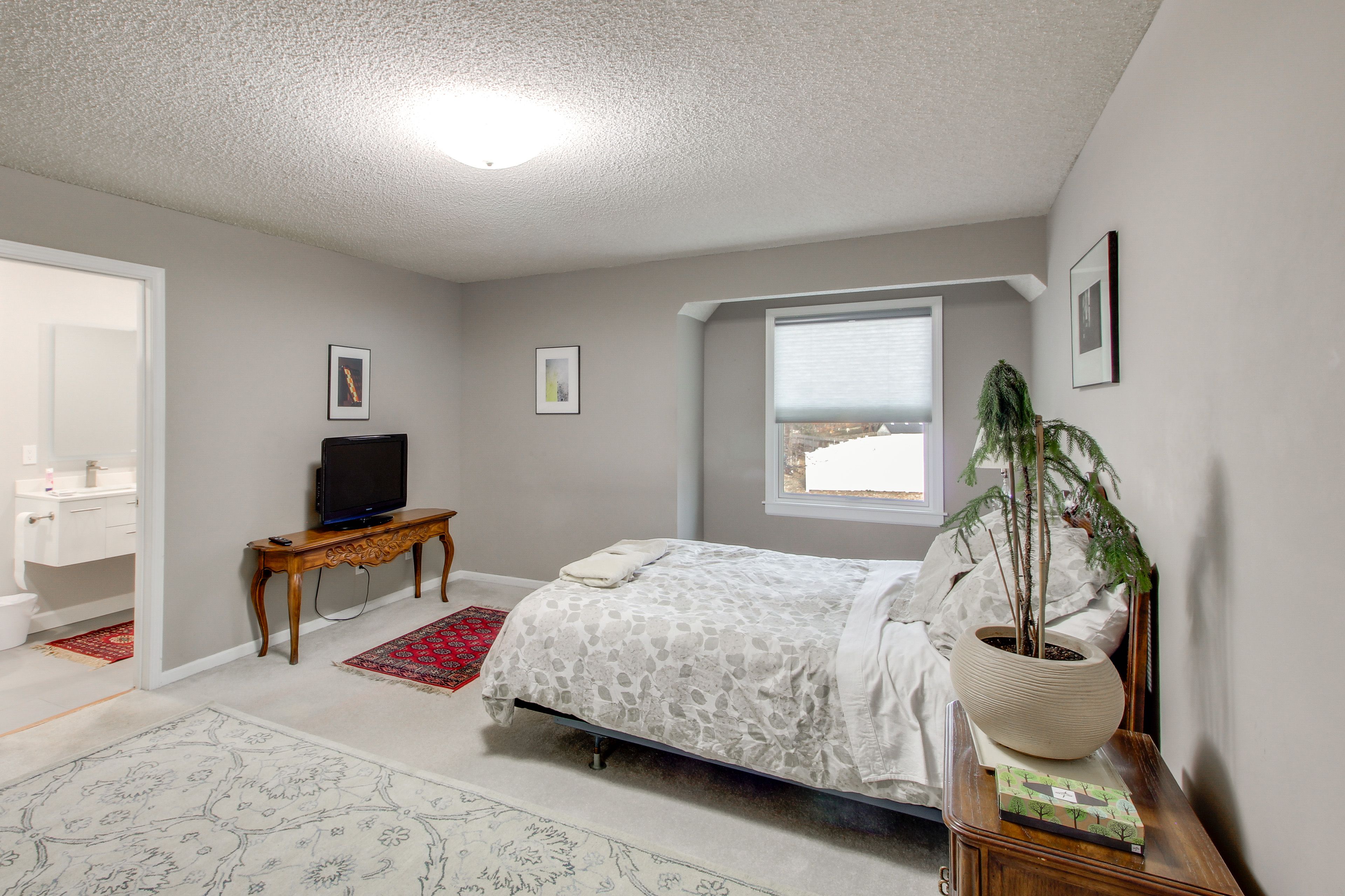 Bedroom 1 | 2nd Floor | Queen Bed | Linens Provided