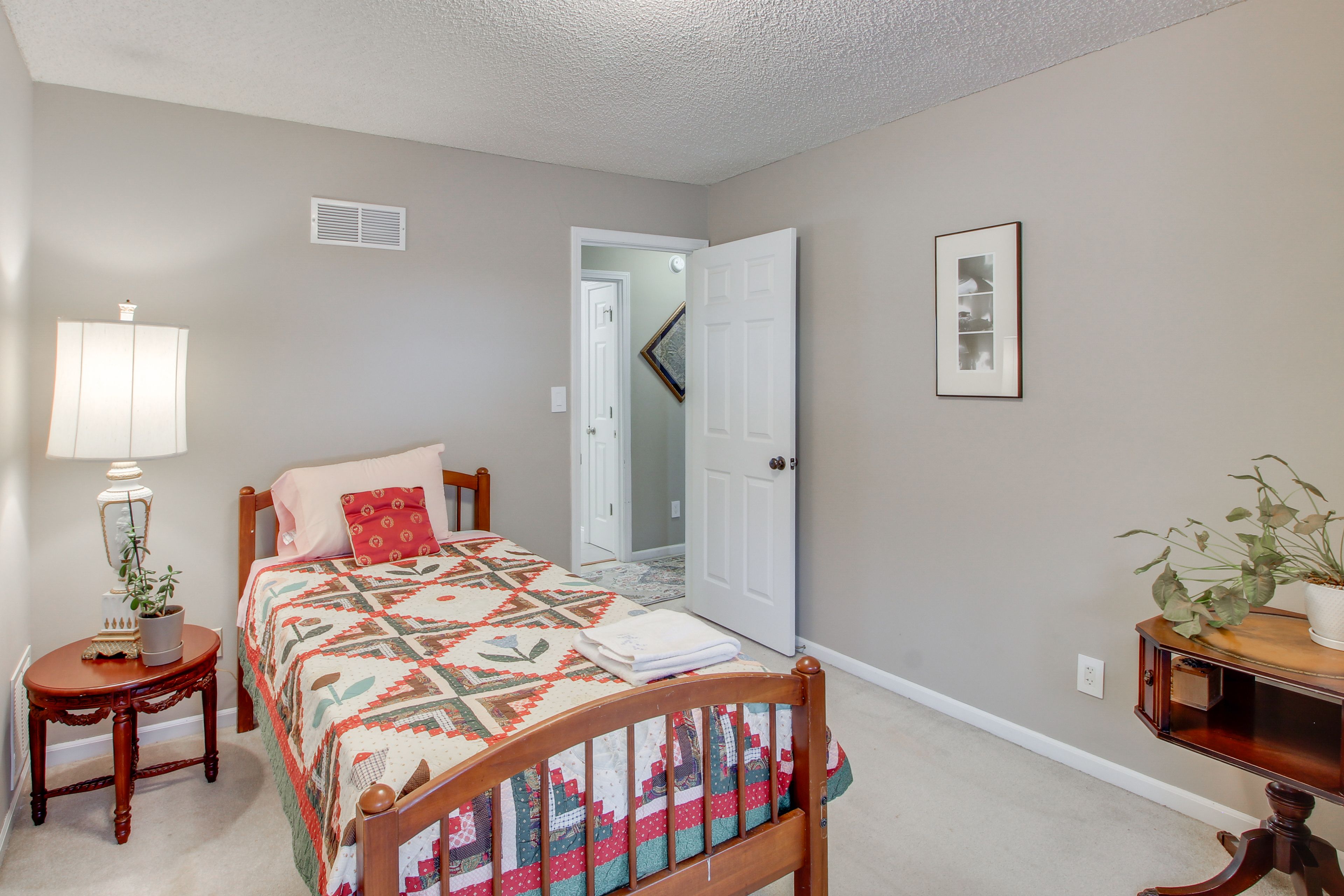 Bedroom 5 | 2nd Floor | Twin Bed