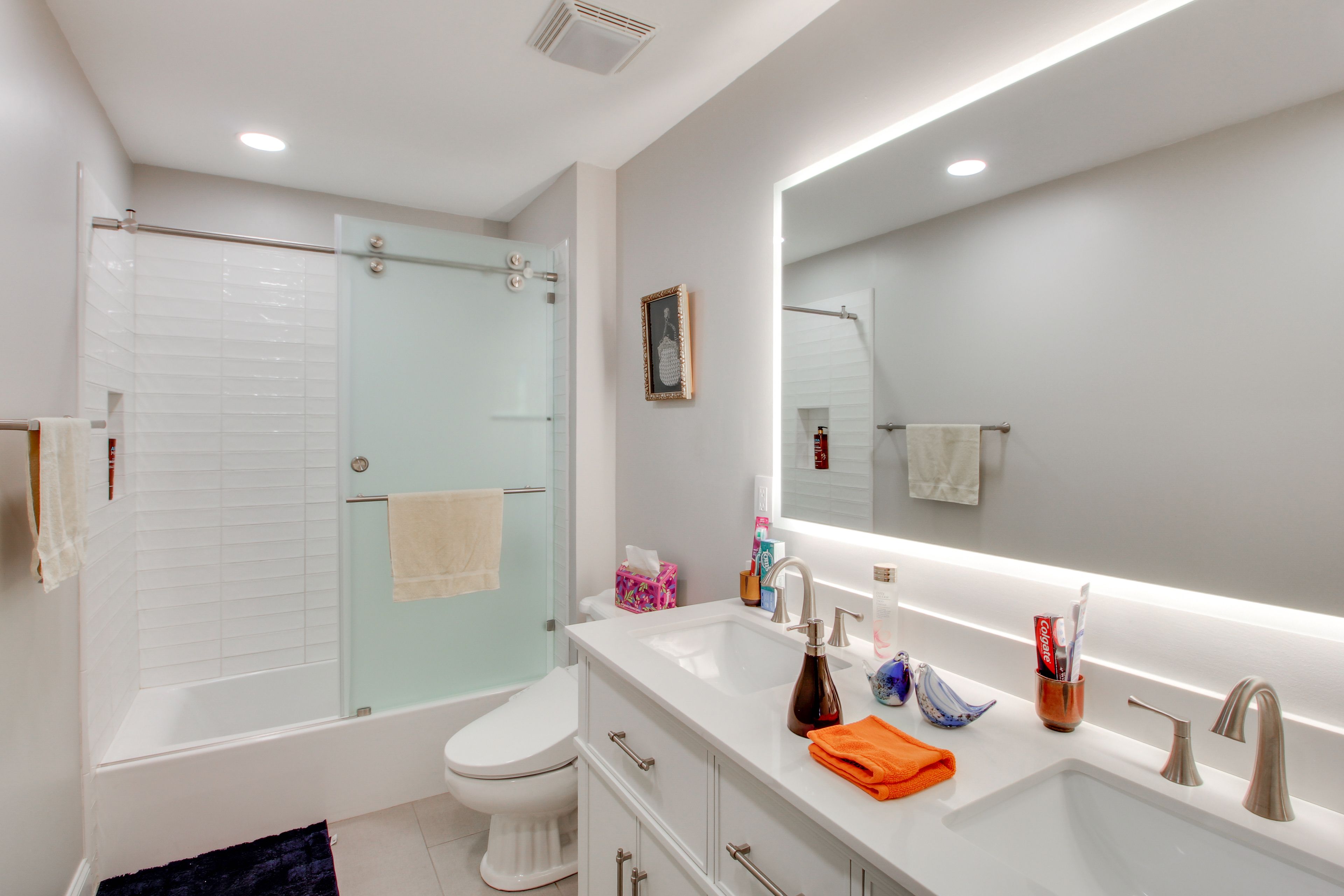 Full Bathroom | 2nd Floor | Complimentary Toiletries | Hair Dryer