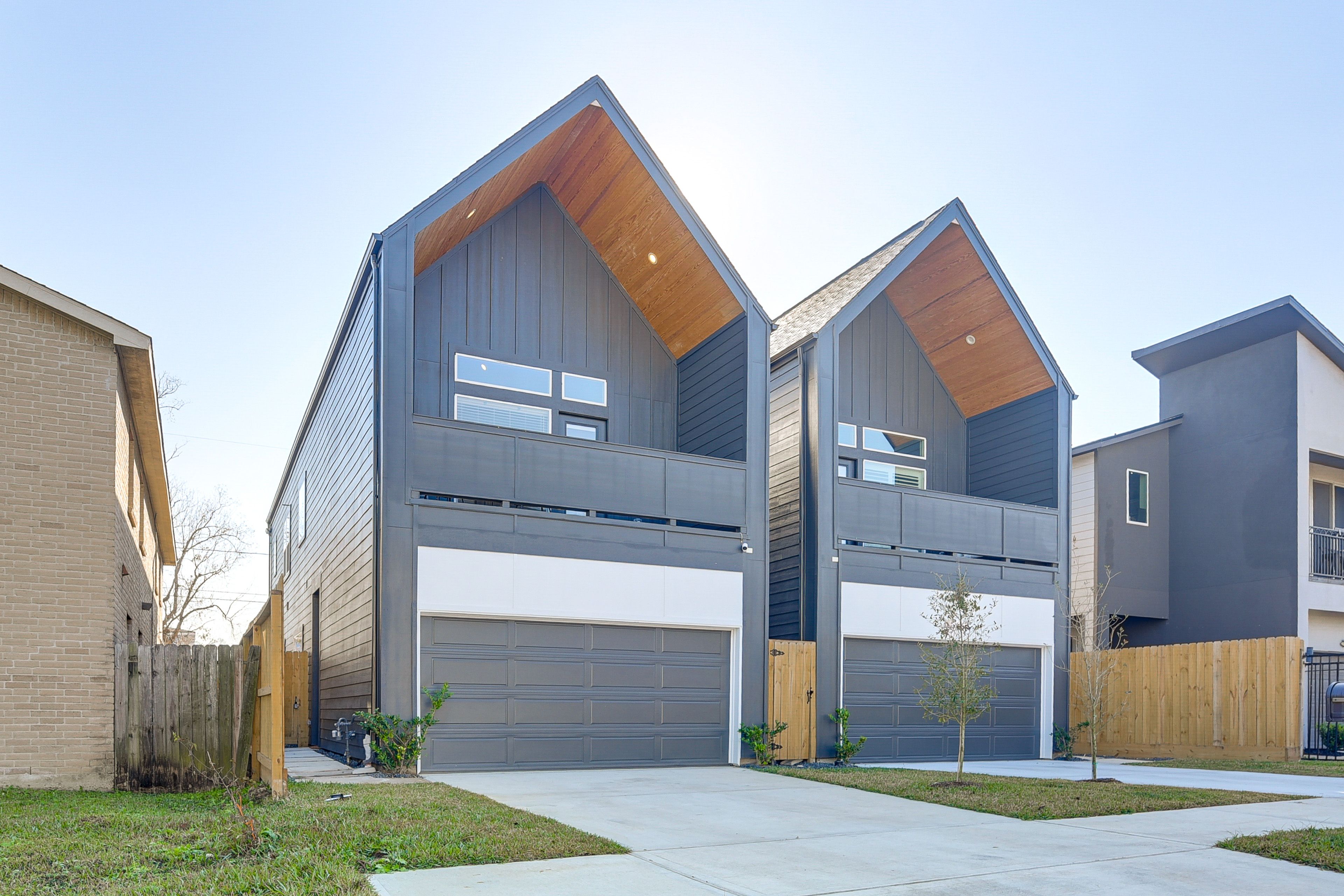 Parking | Garage (2 Vehicles) | Driveway (2 Vehicles)