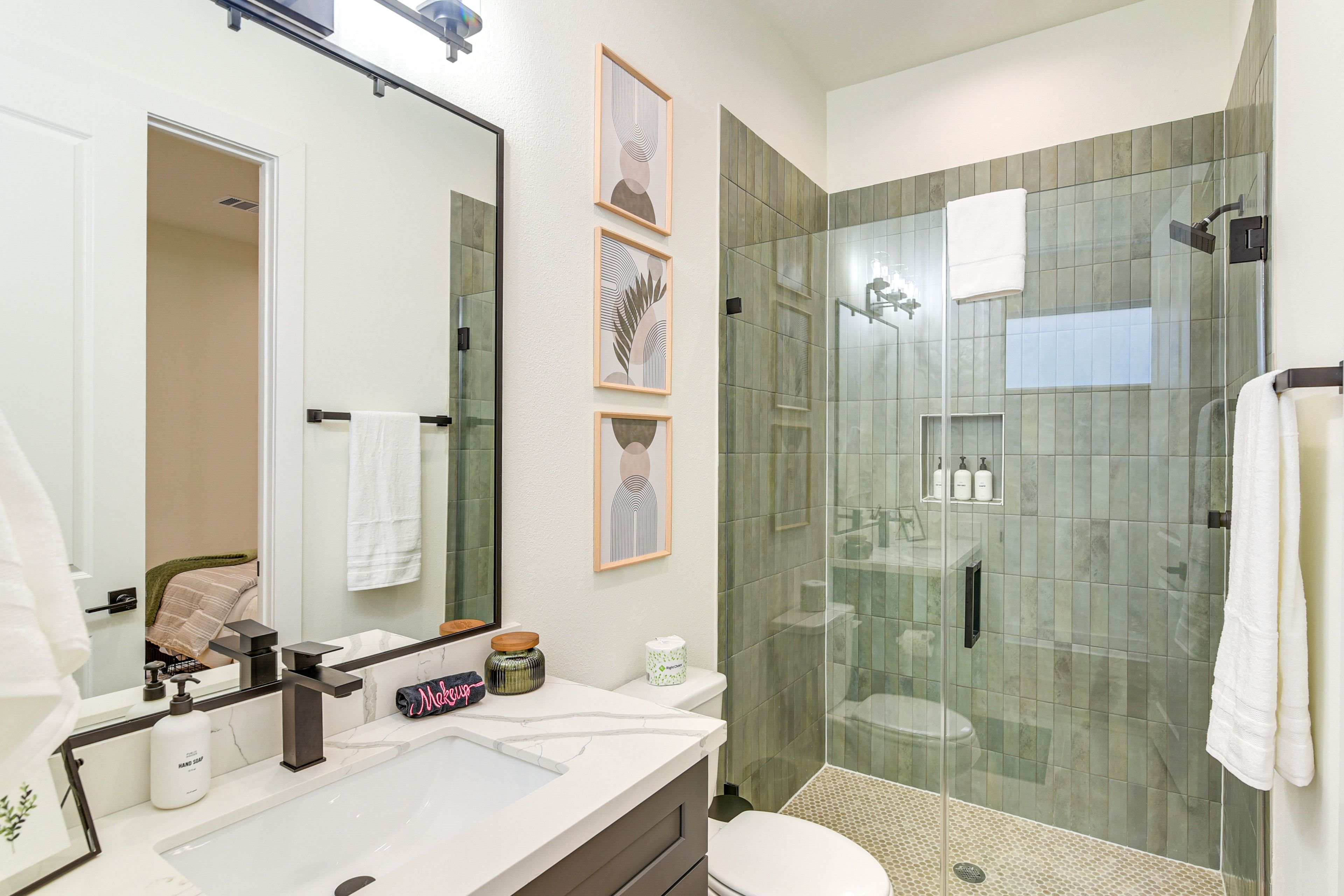 Full Bathroom | 1st Floor