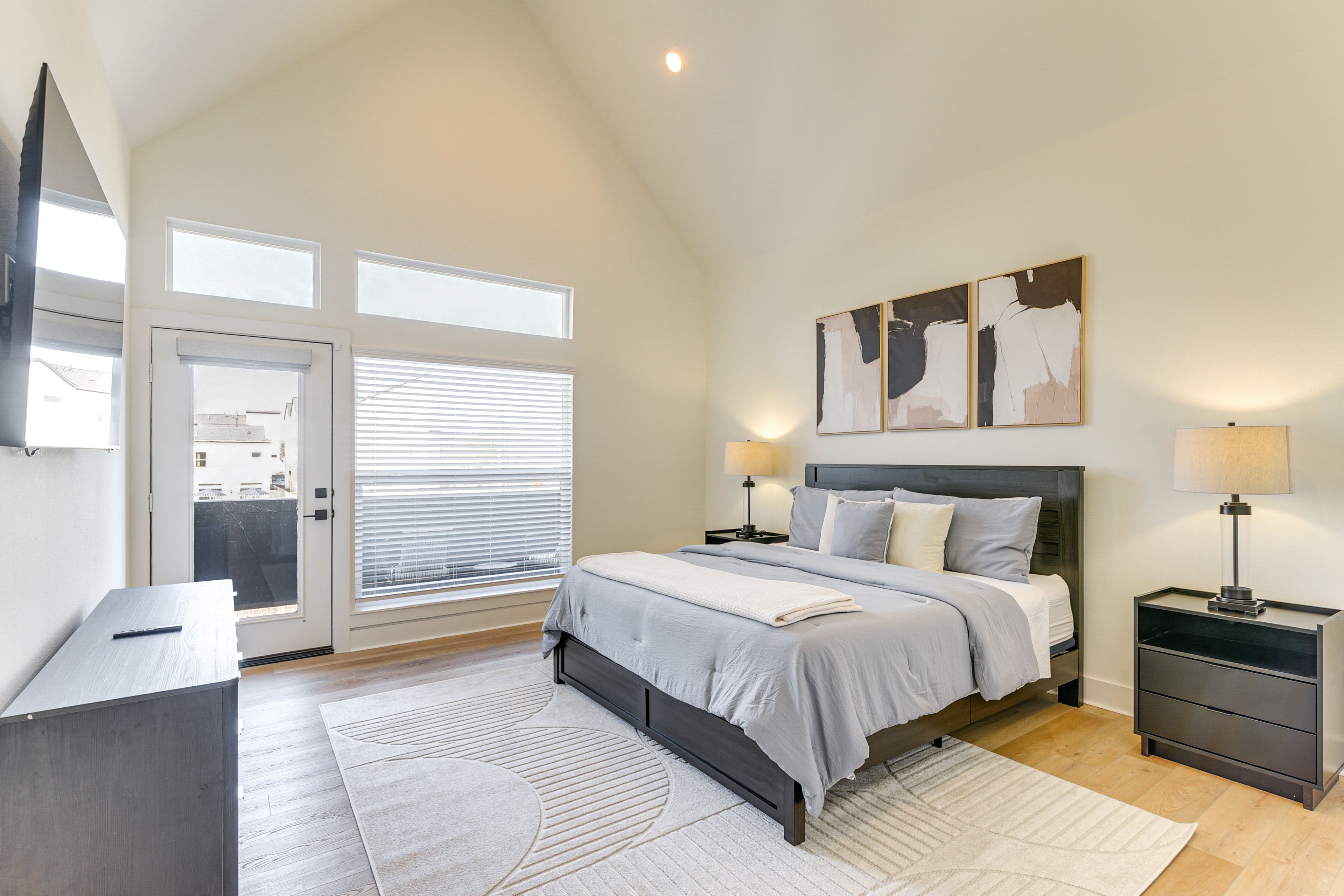 Bedroom 2 | 2nd Floor | King Bed