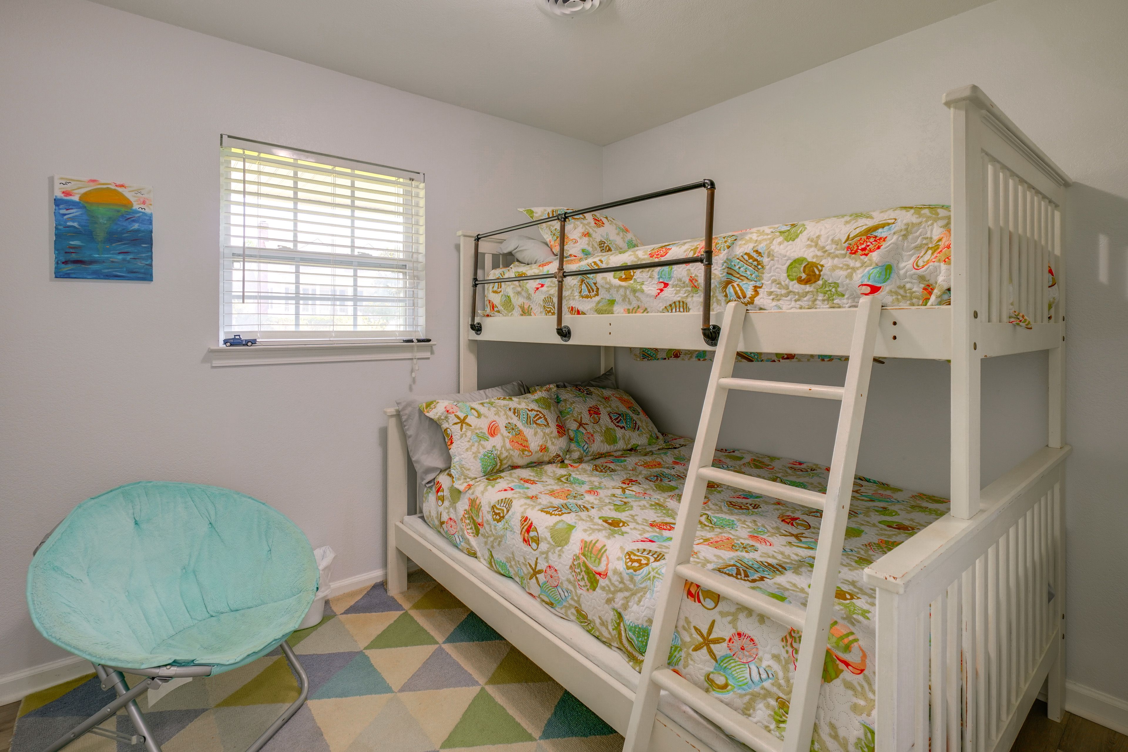 Bedroom | Twin/Full Bunk Bed
