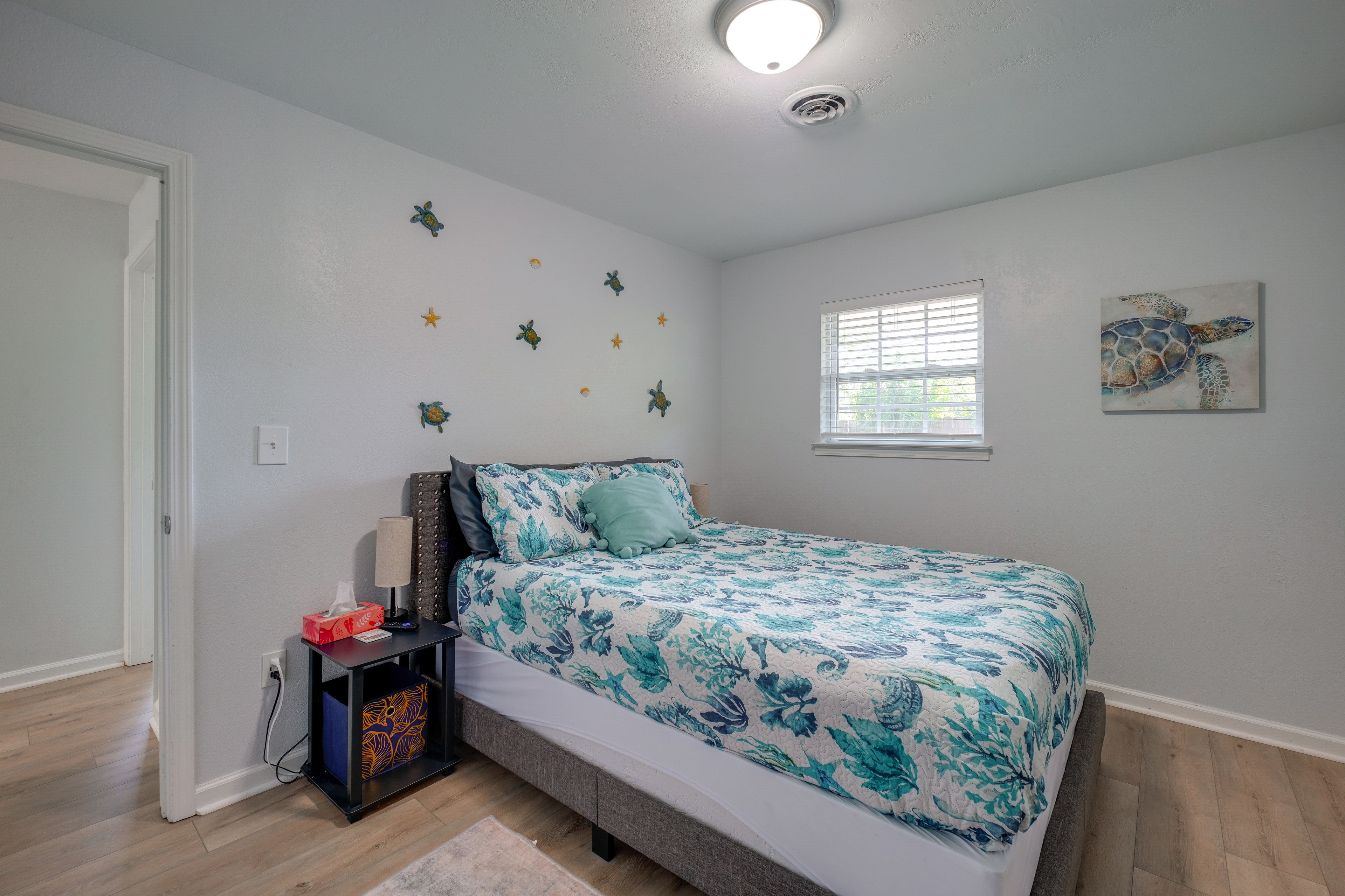 Bedroom | Queen Bed