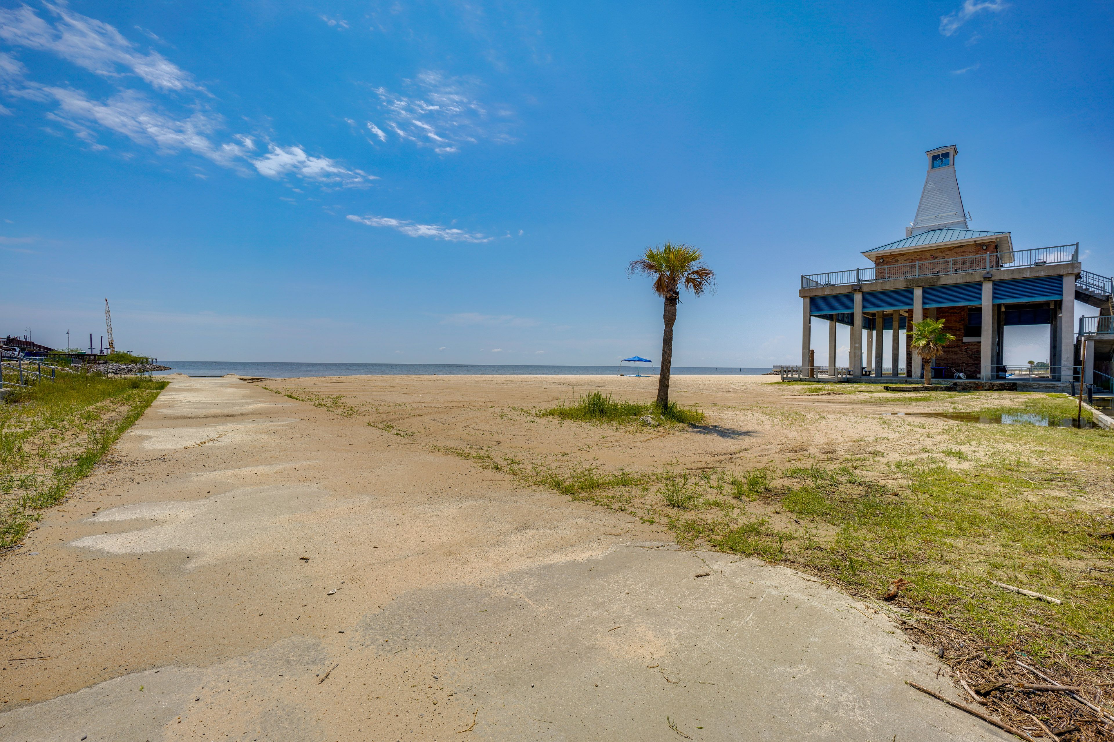 Walk to Waveland Beach | 1 Mi Away