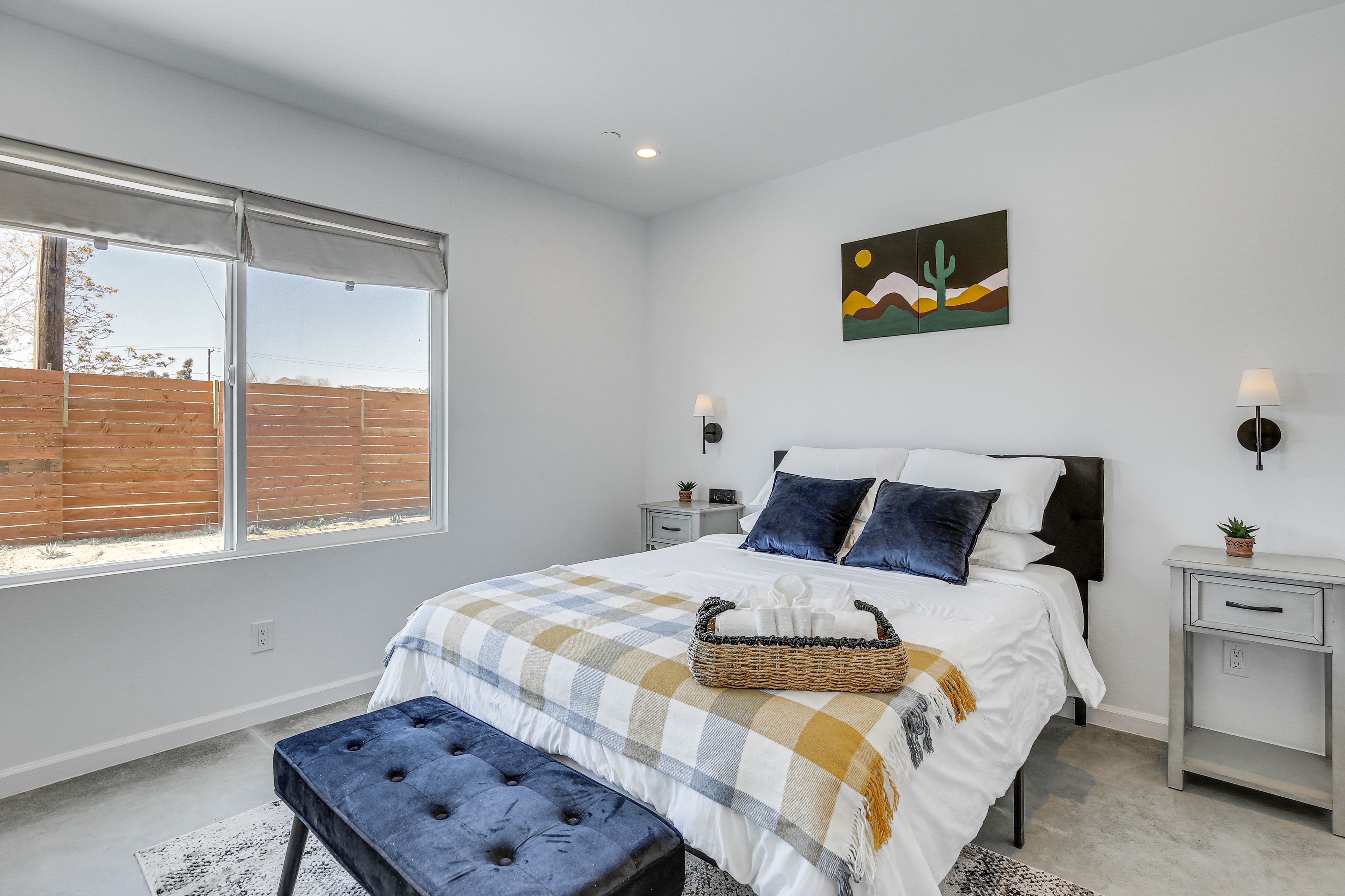 Bedroom 1 | Queen Bed