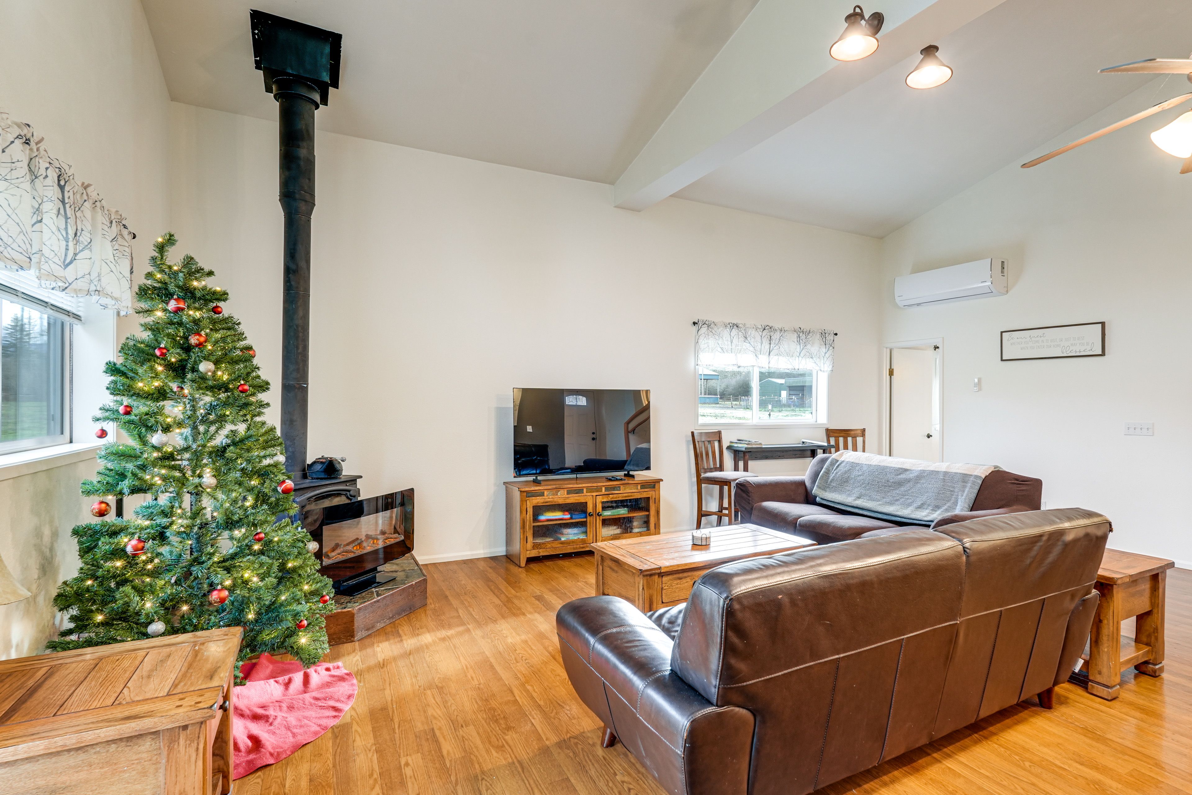 Living Room | Smart TV | Fireplace | 1st Floor