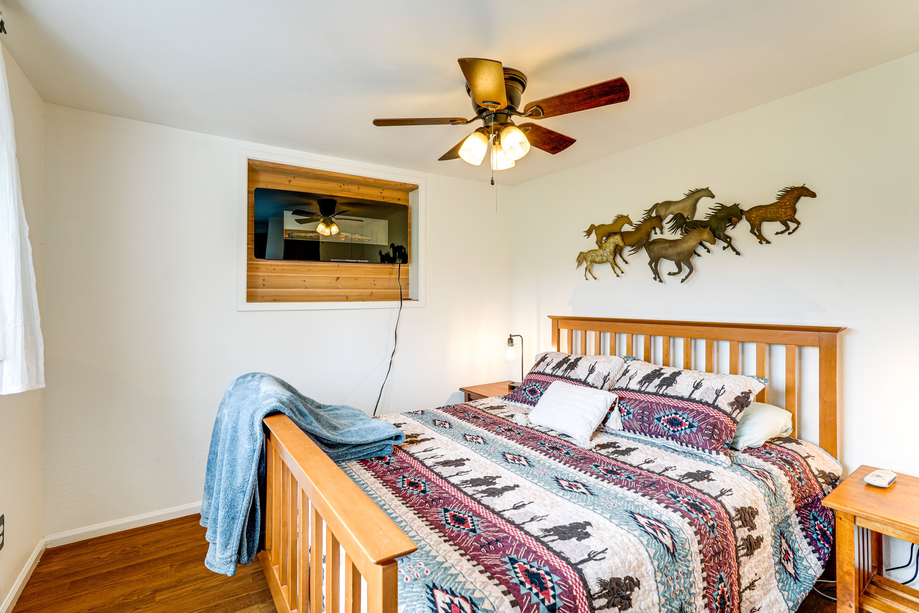 Bedroom 1 | Queen Bed | 1st Floor