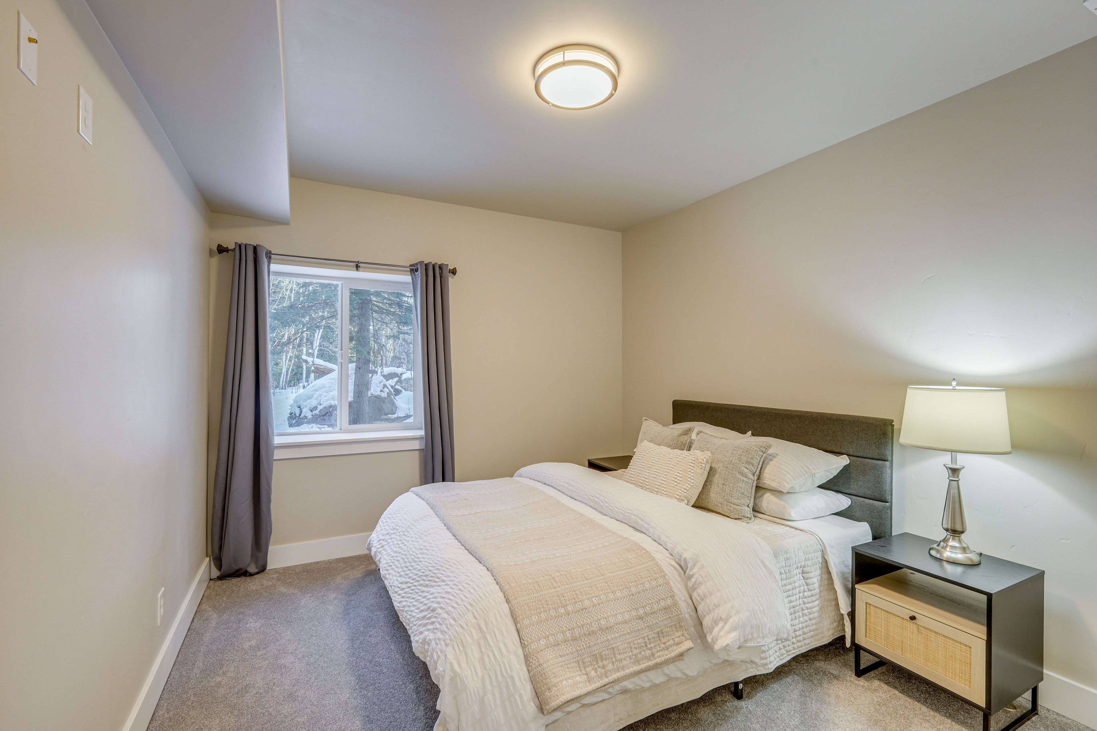 Bedroom 4 | Queen Bed | Basement Level