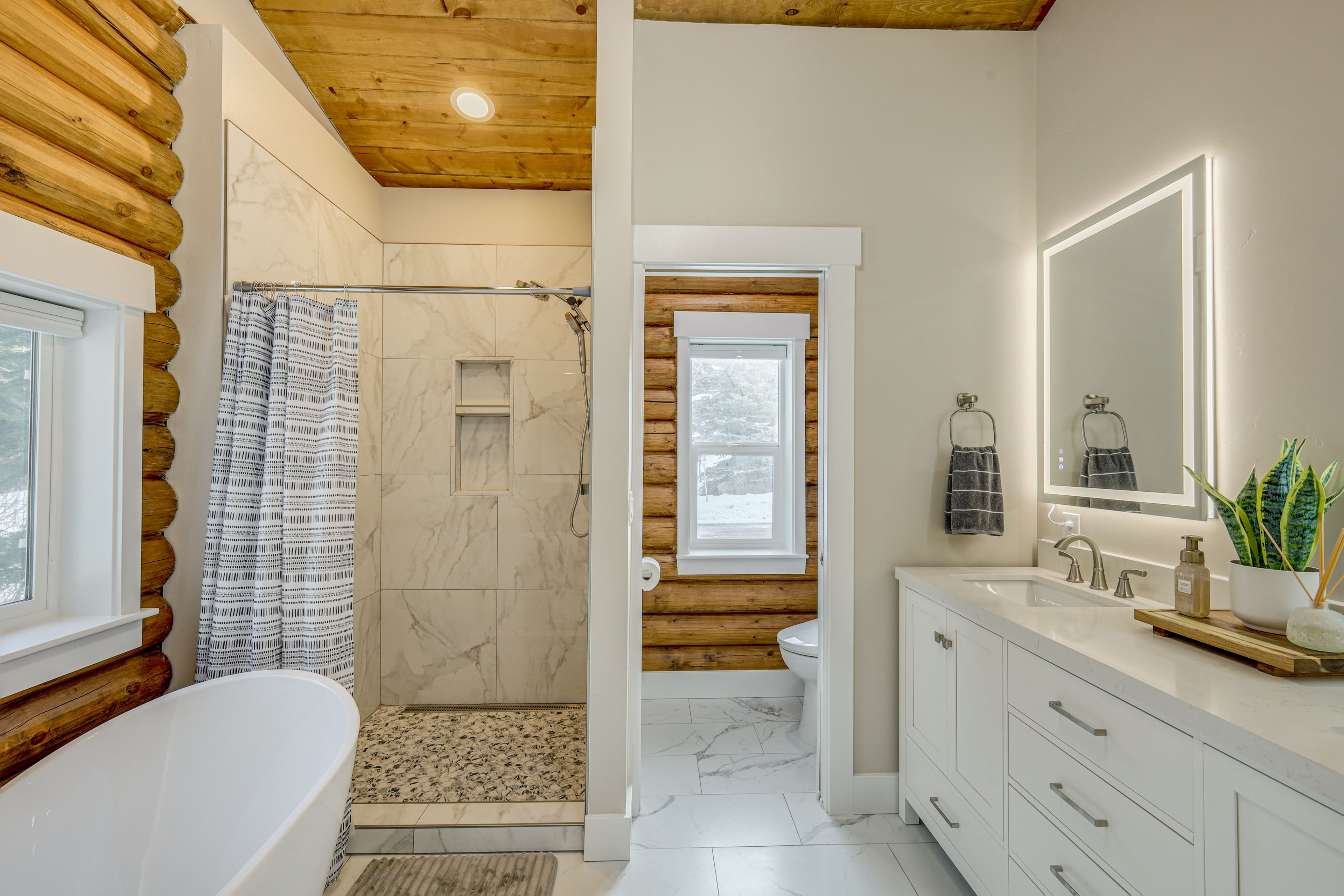 En-Suite Bathroom | Towels Provided | Main Level