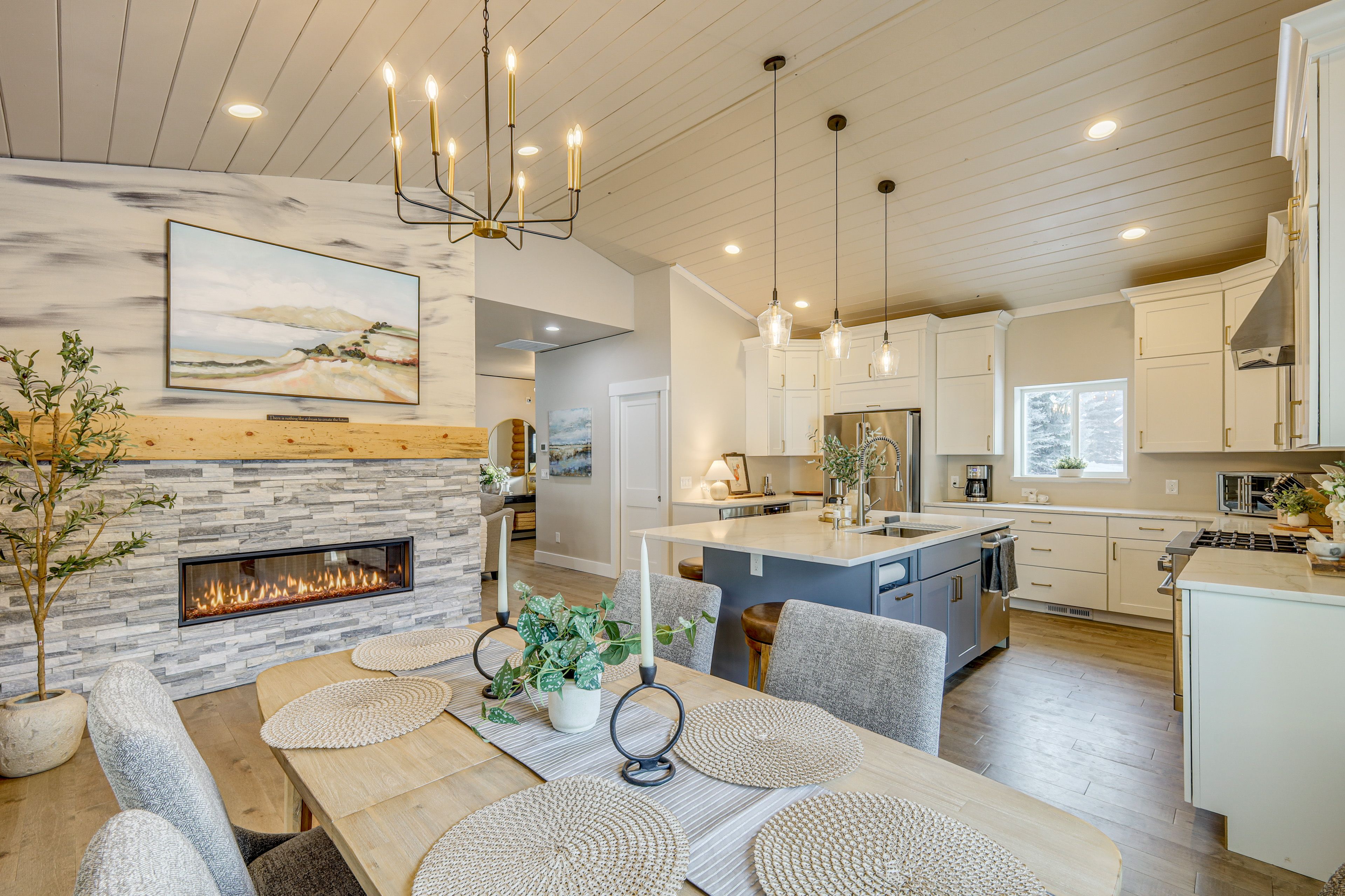 Dining Area | Main Level