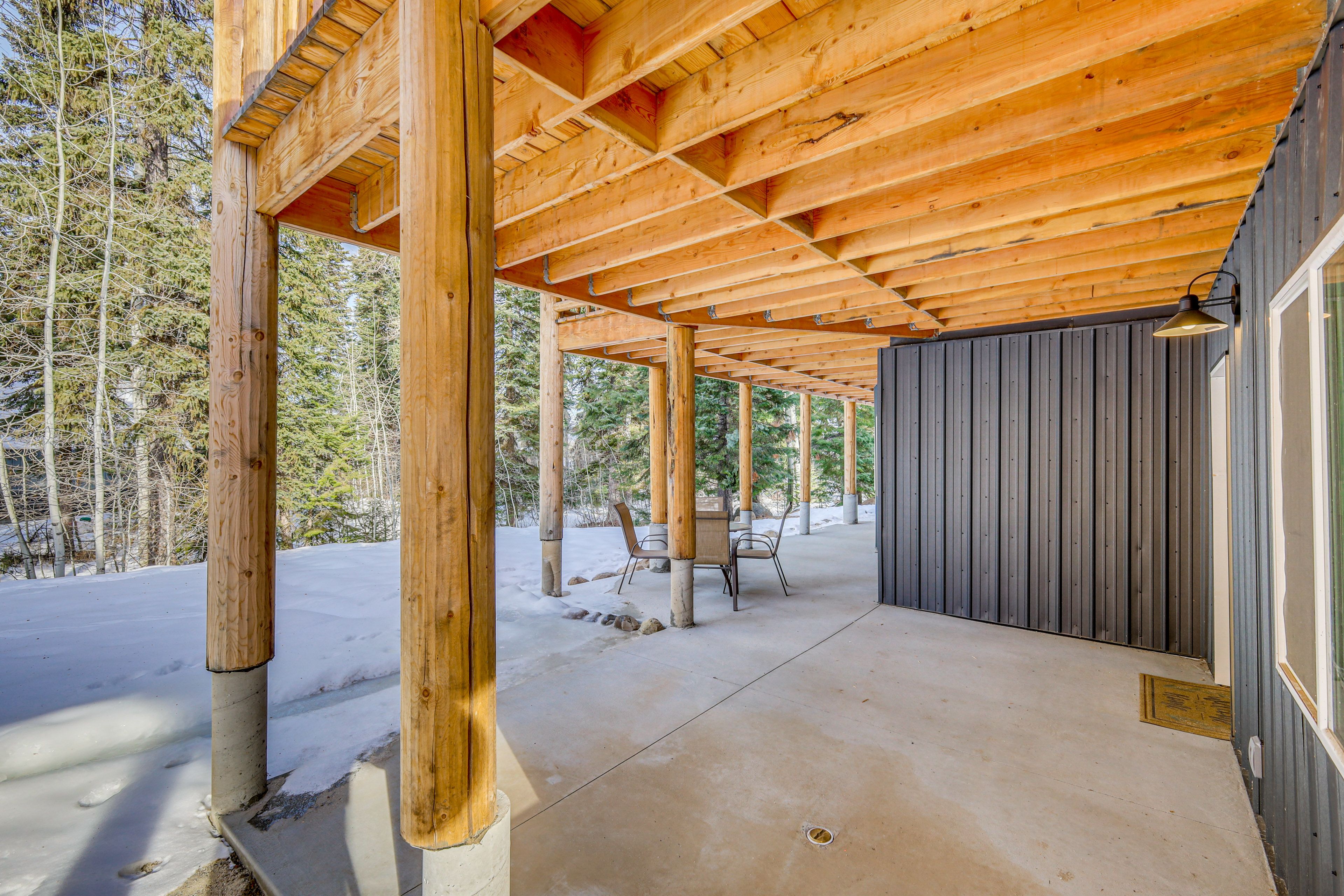 Lower-Level Patio | Outdoor Seating