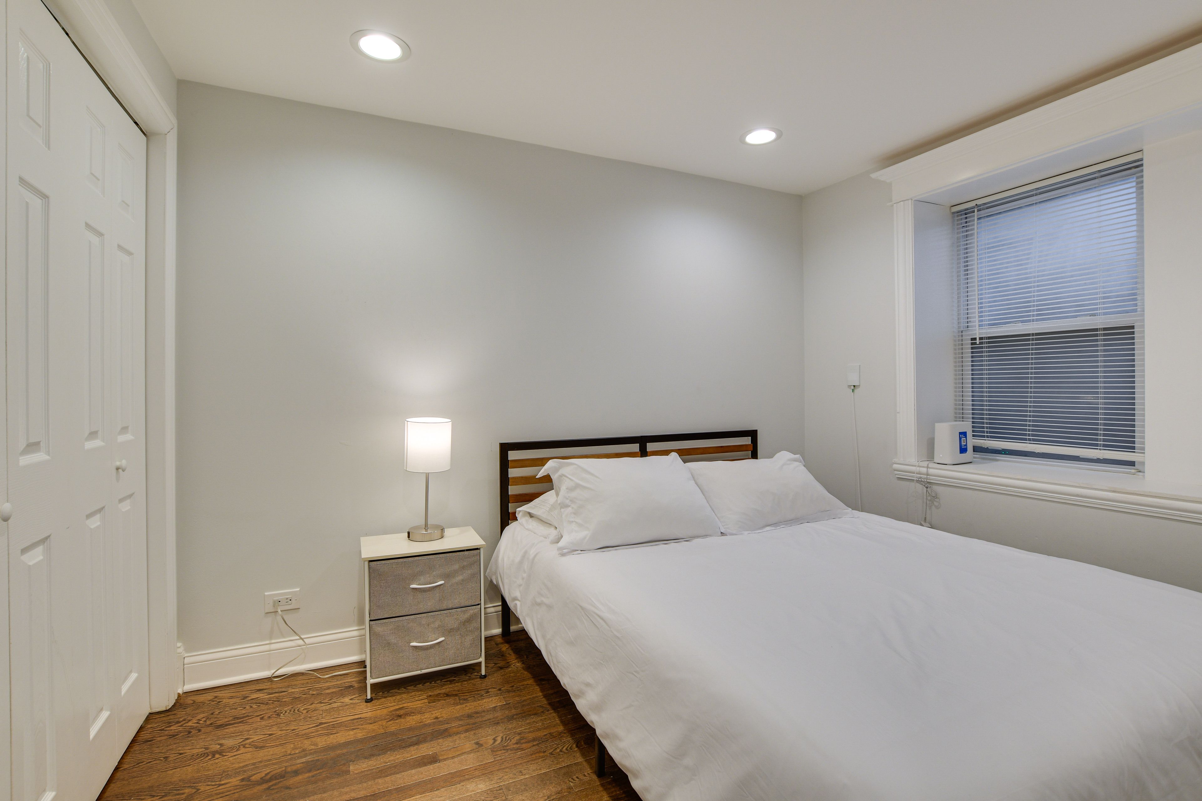 Bedroom | Queen Bed | Linens Provided | Smart TV