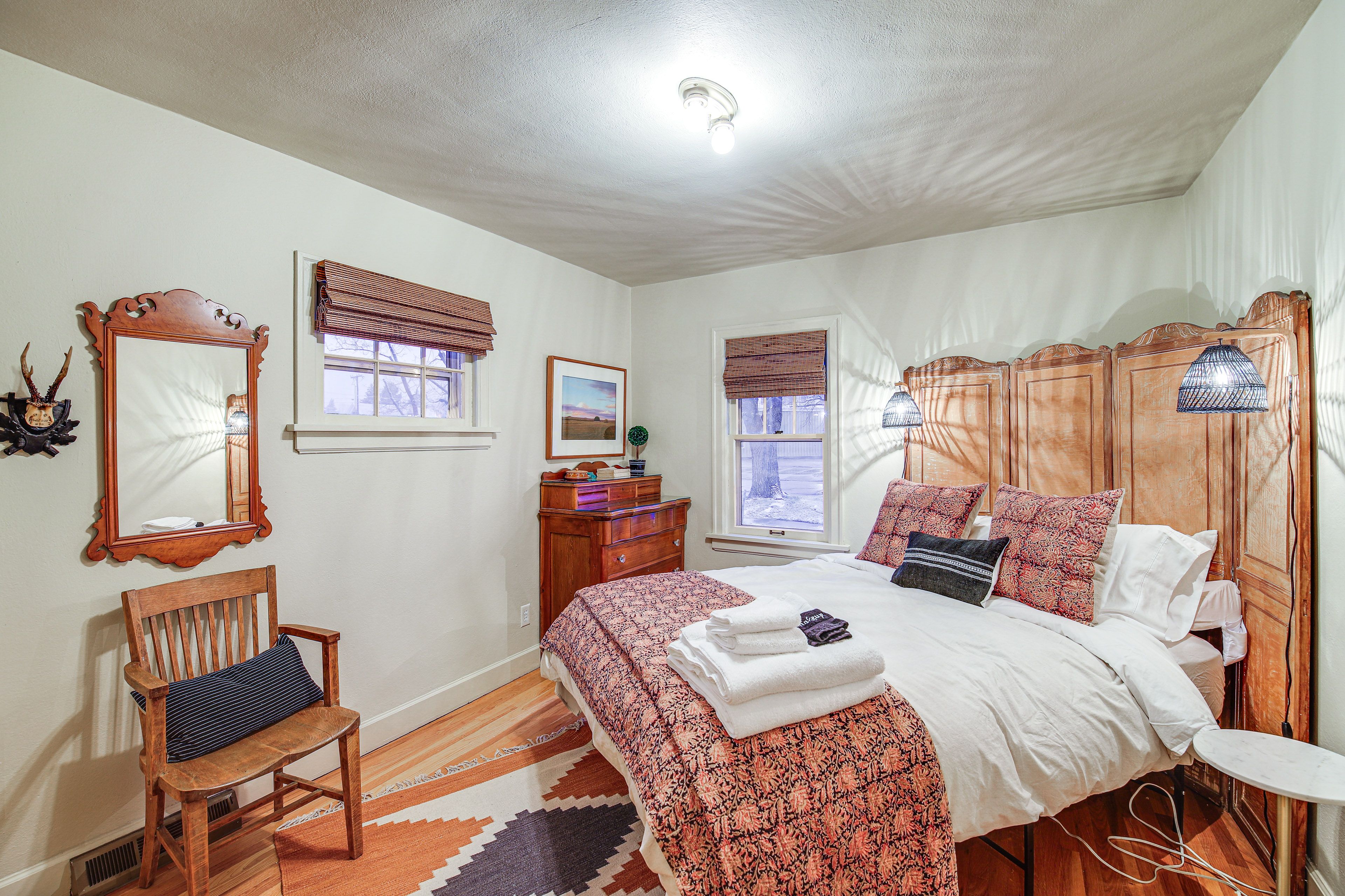 Bedroom 1 | Queen Bed | 1st Floor