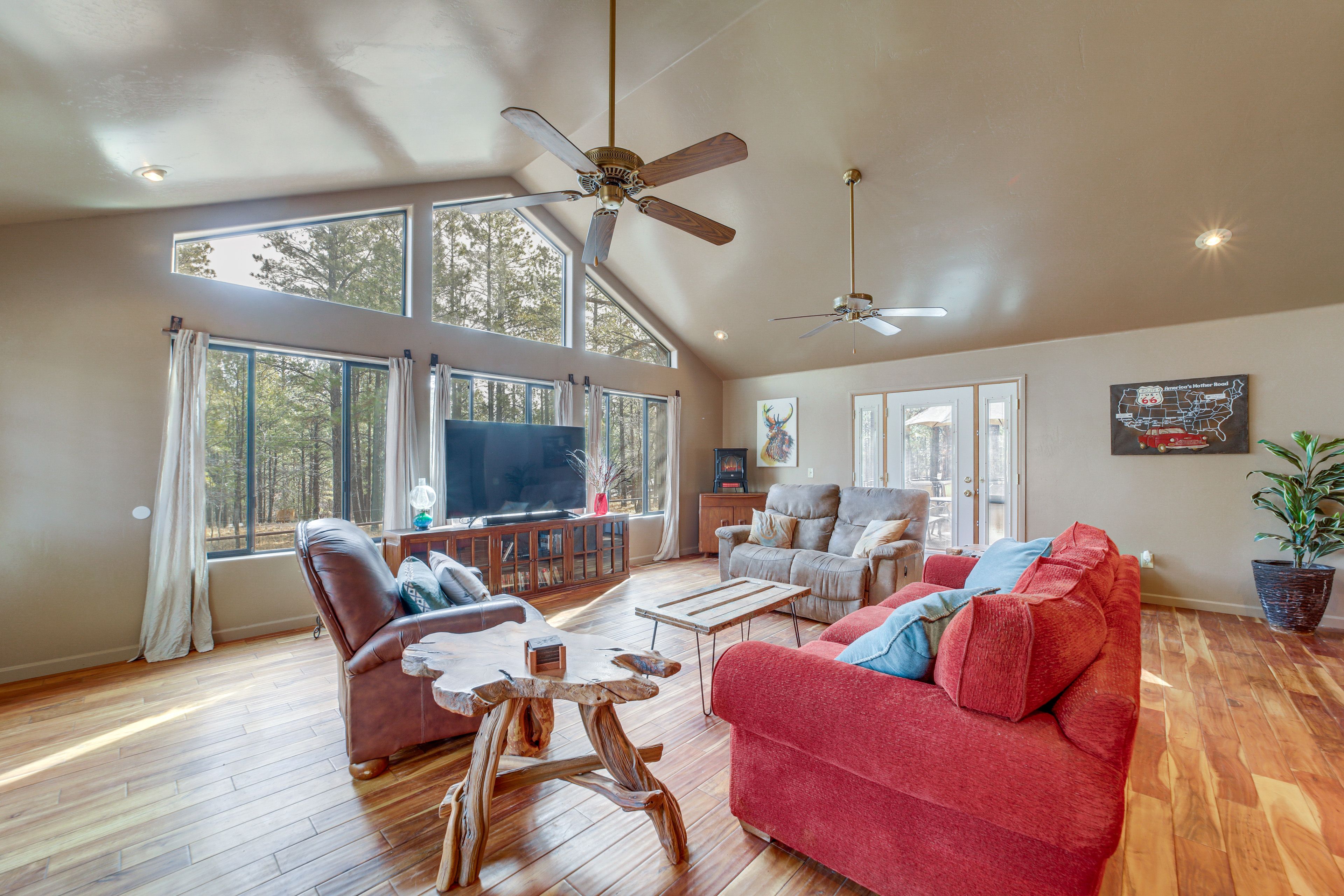 Living Room | Free WiFi | Central Heating | 1st Floor