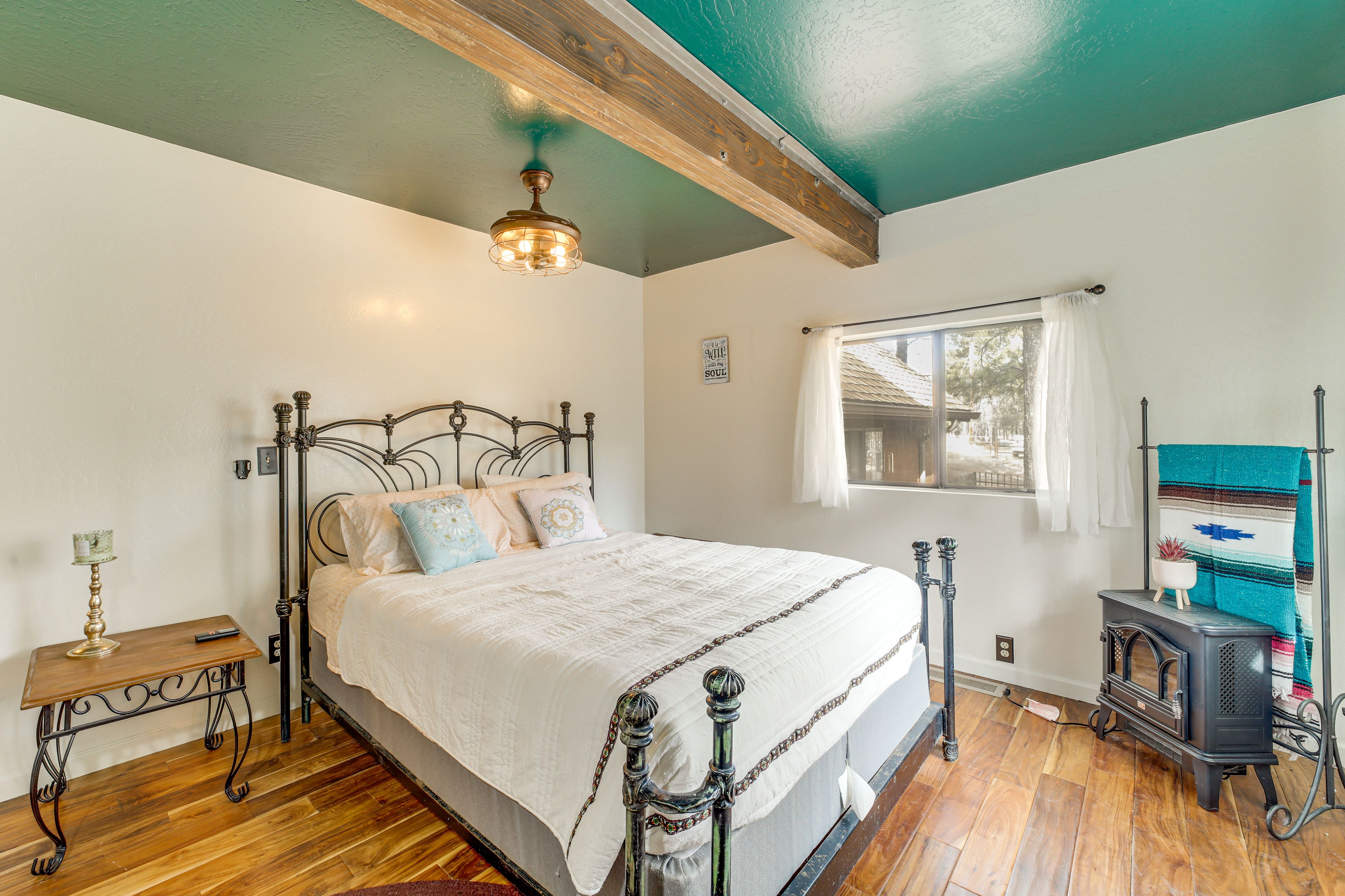 Bedroom 1 | Queen Bed | Linens Provided | 1st Floor