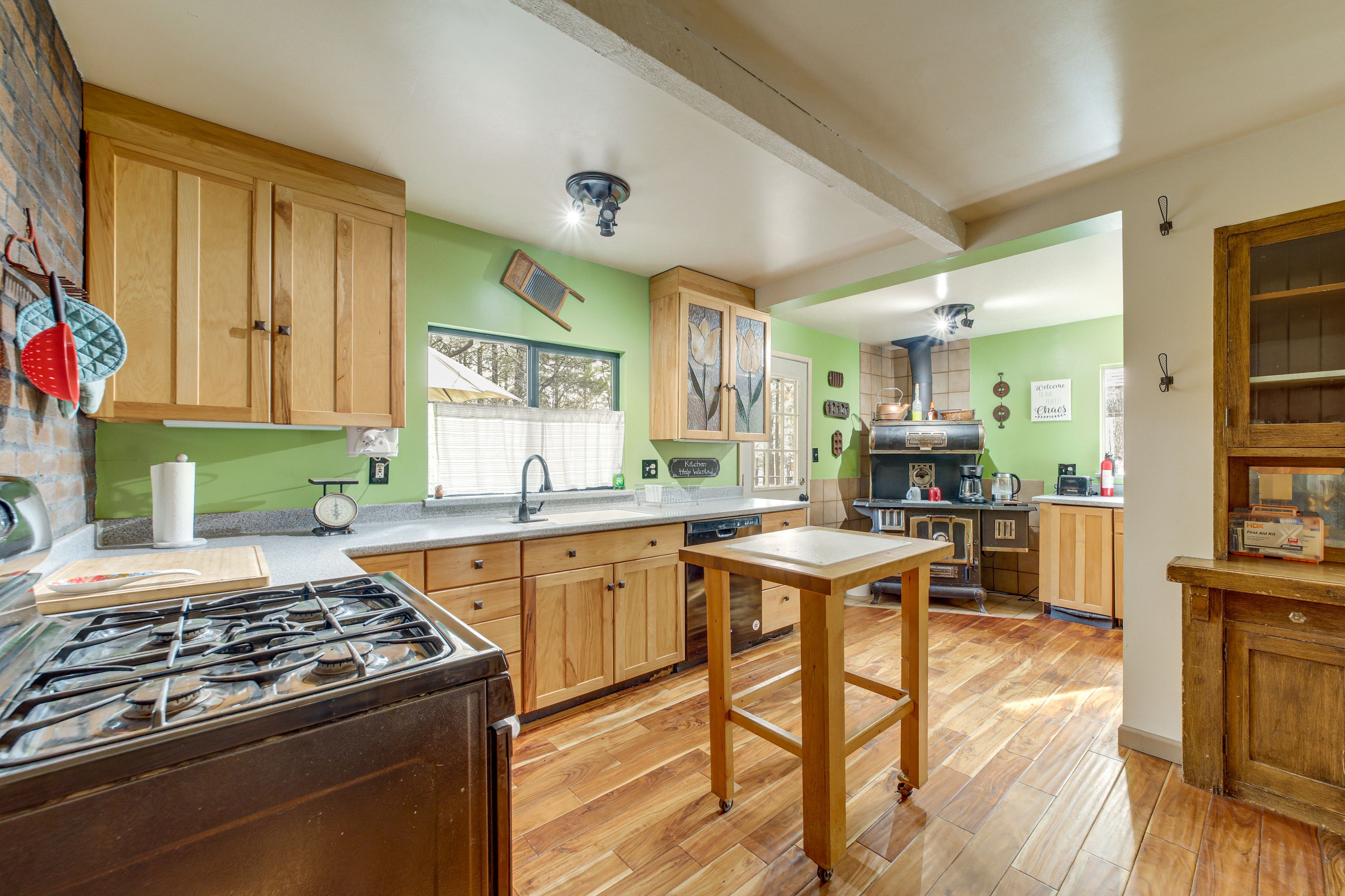 Kitchen | Stove/Oven | 1st Floor