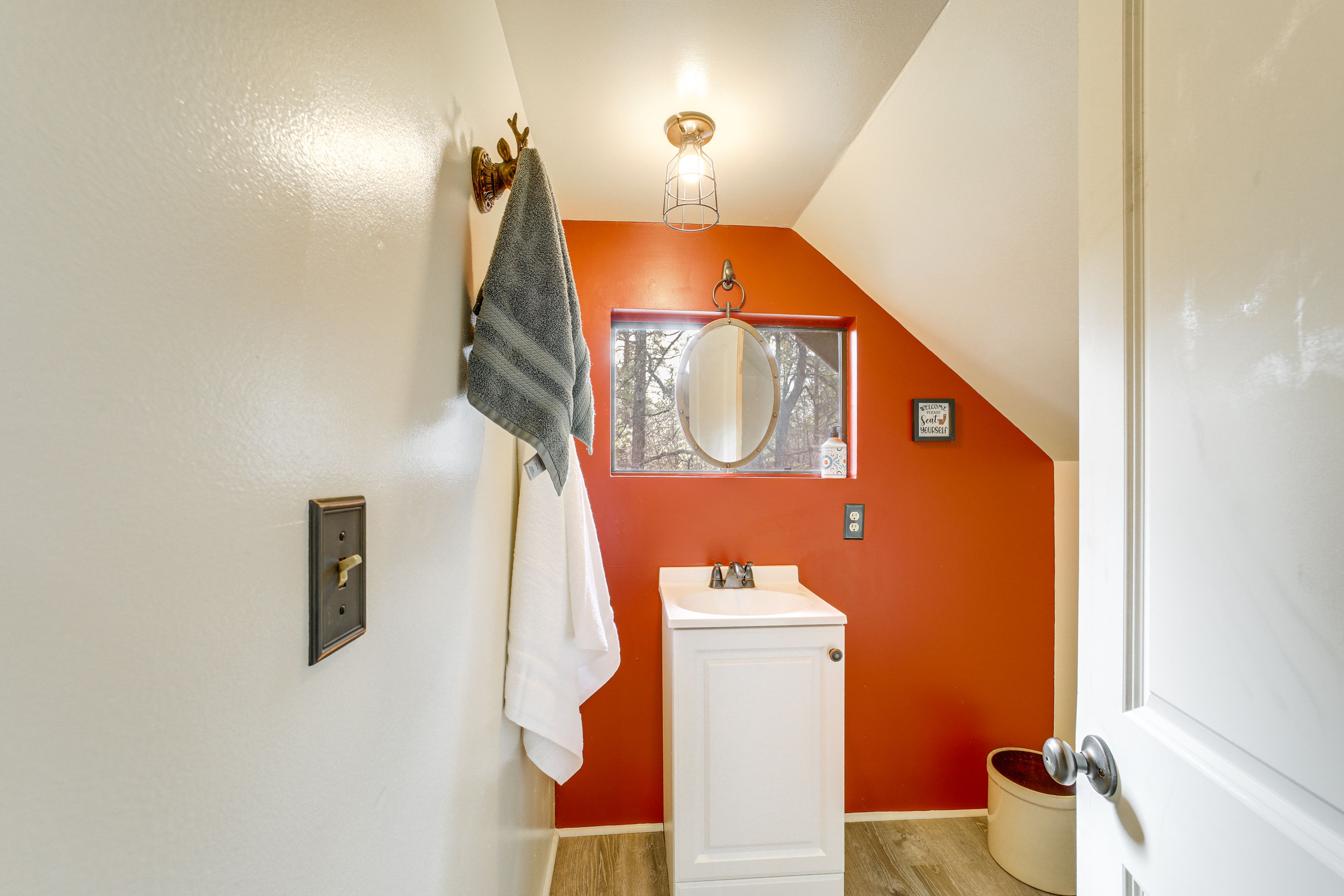 Full Bathroom | 2nd Floor