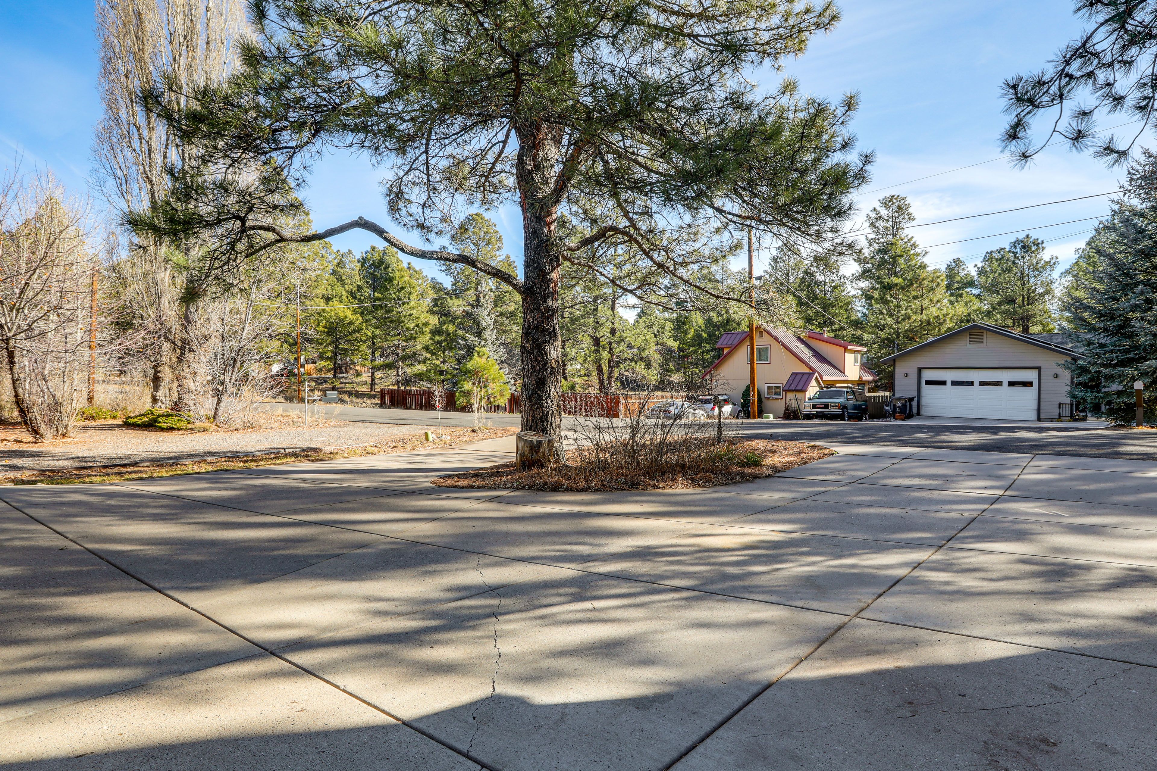 Parking | Driveway (4 Vehicles) | RV/Trailer Parking