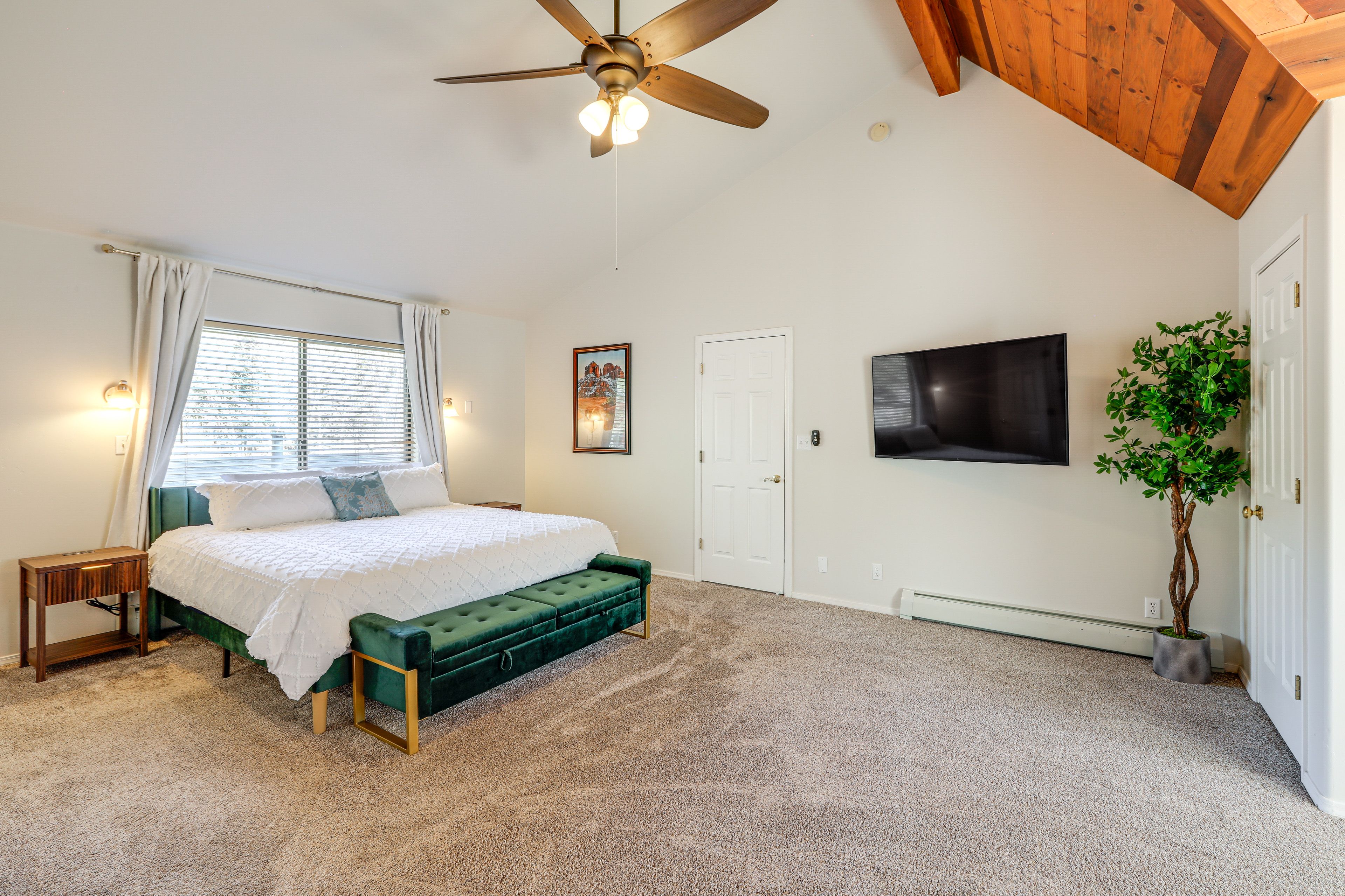 Bedroom 4 | King Bed | Smart TV | 2nd Floor