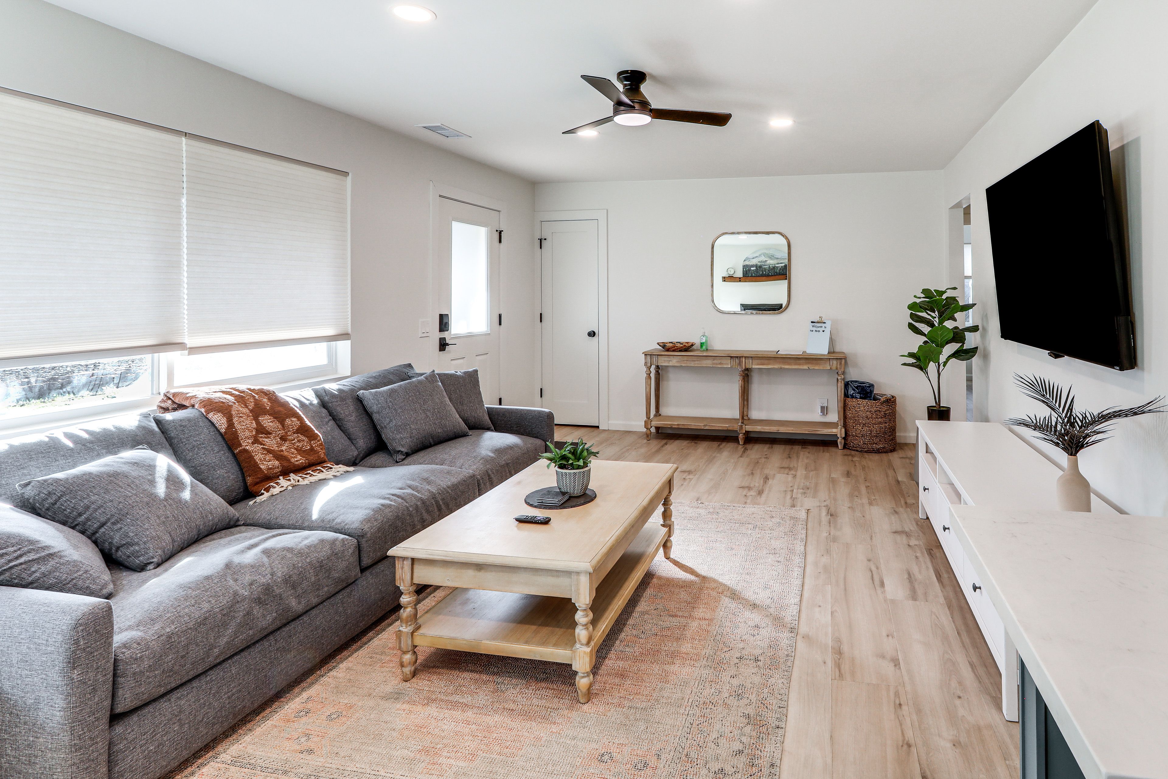 Living Room | Free WiFi | Smart TV | Central Heat