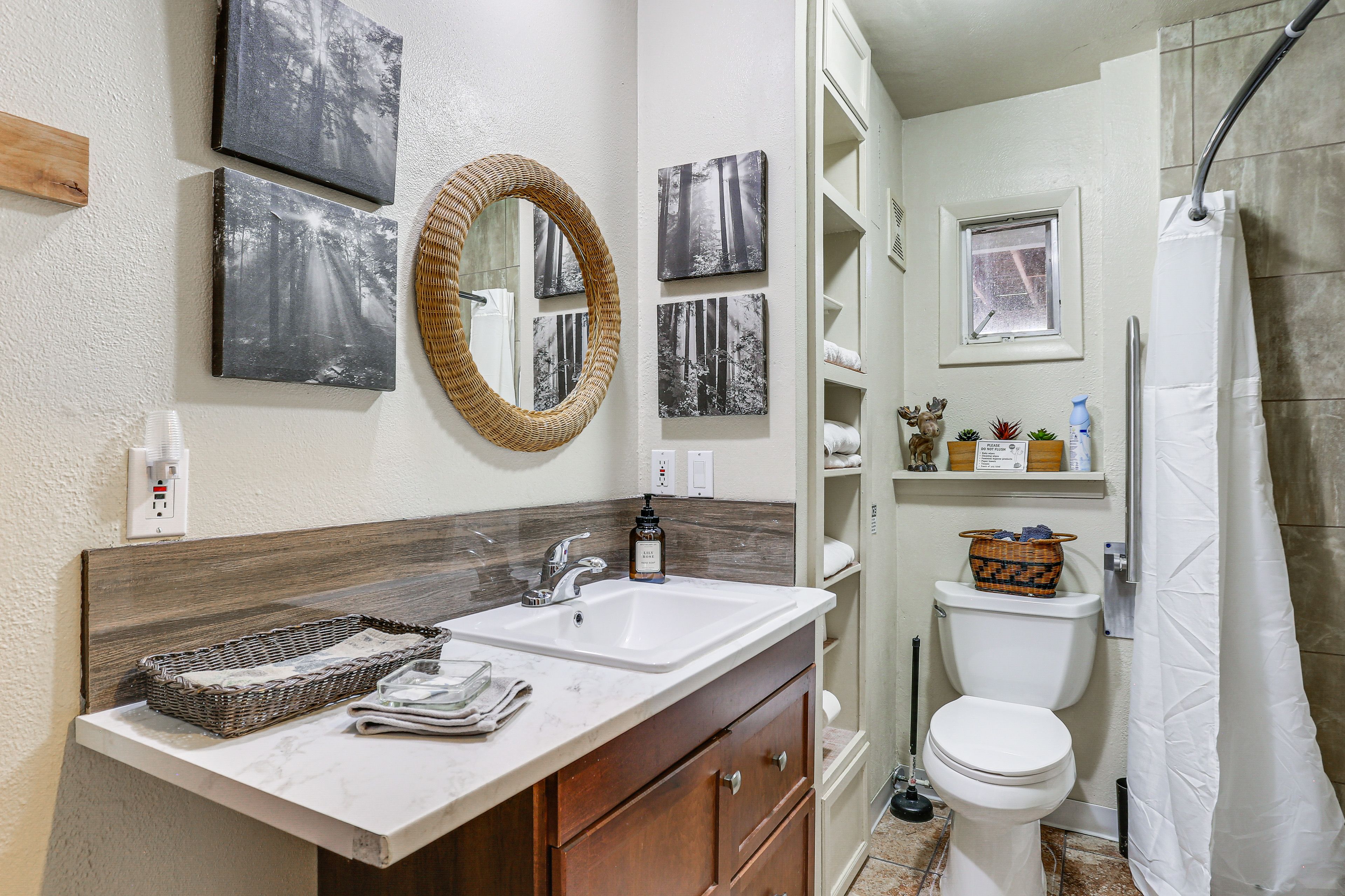 Full Bathroom | Towels & Linens Provided