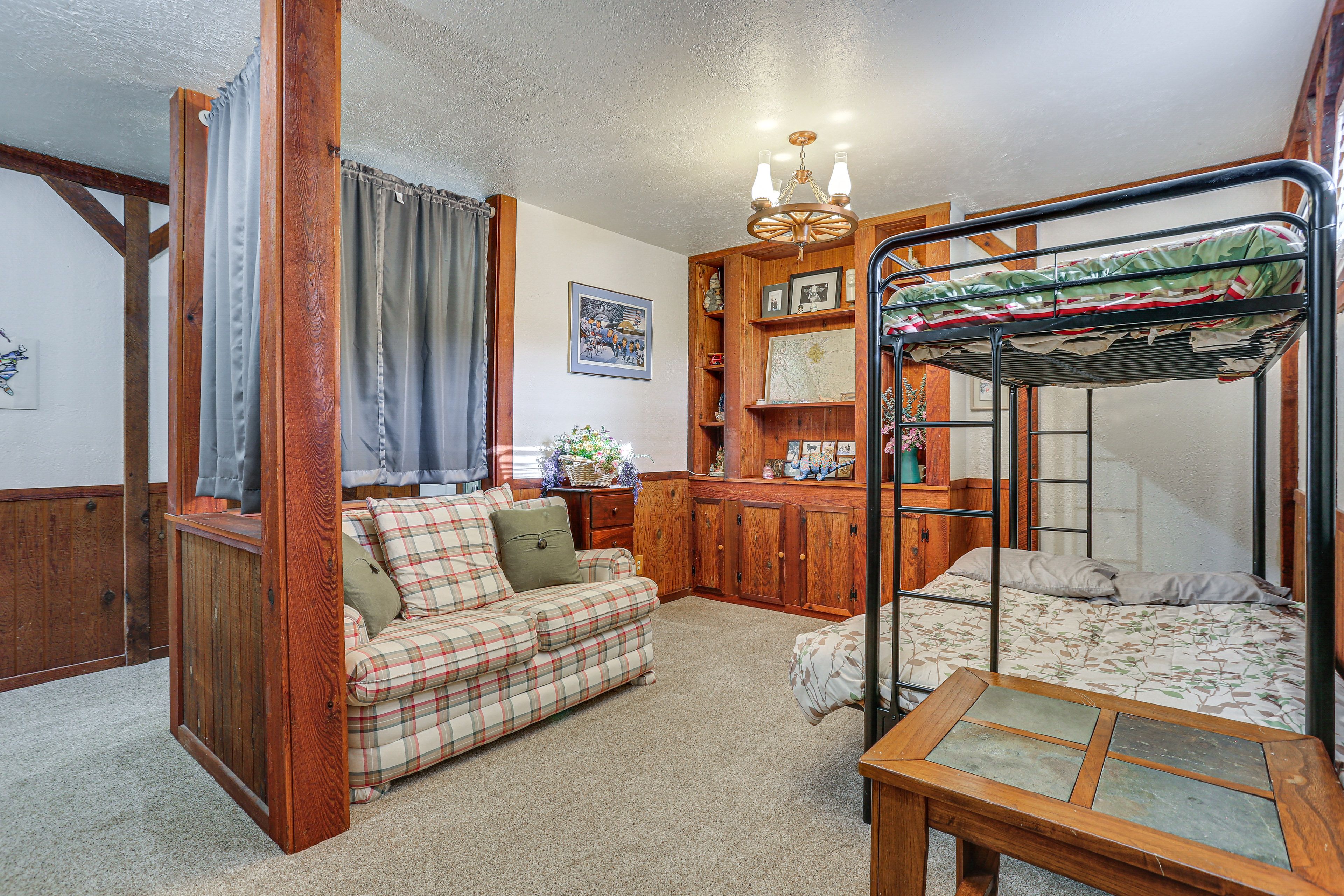 Sleeping Nook | Twin/Full Bunk Bed