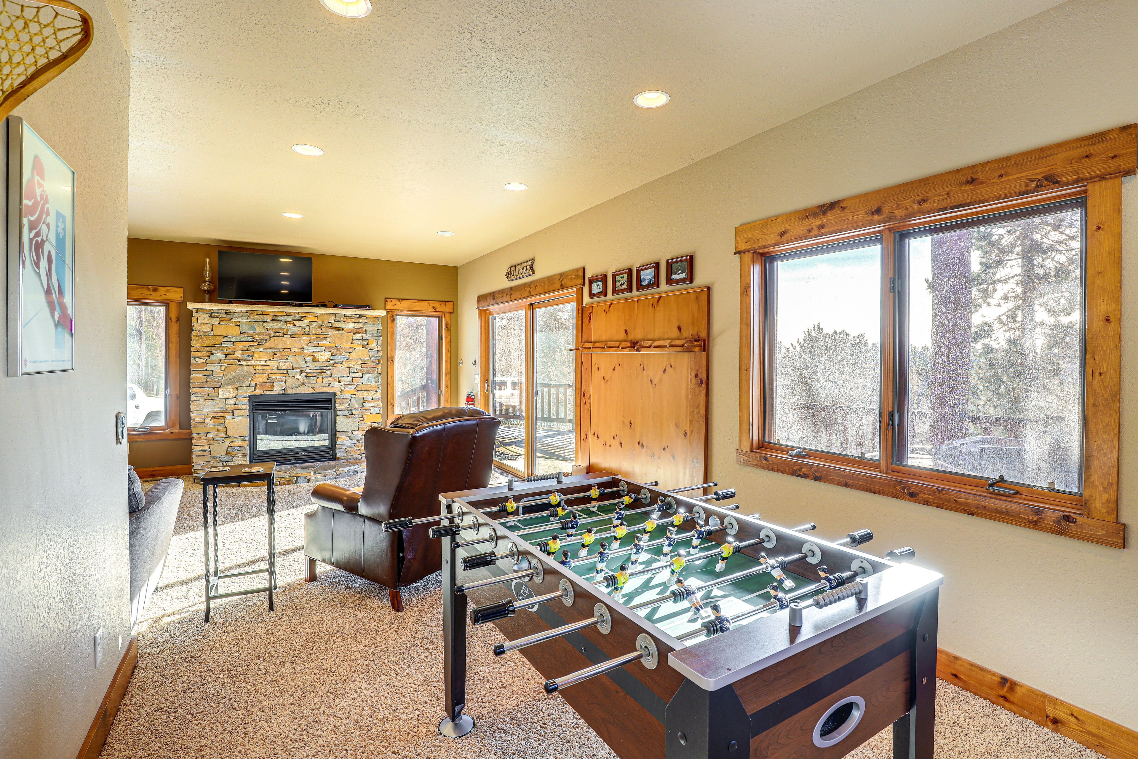 Basement Lounge | Smart TV | Board Games