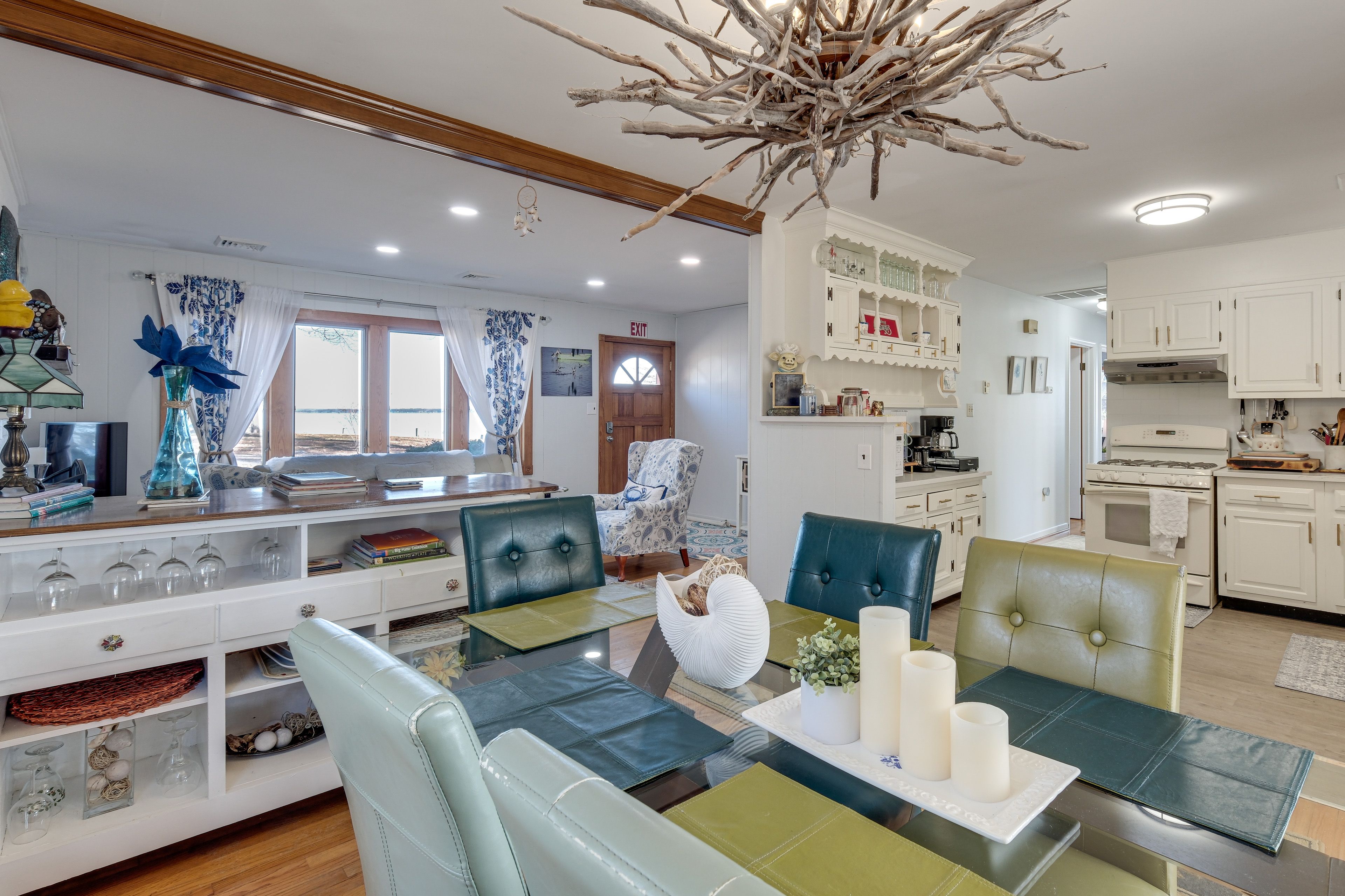 Dining Table | Dishware/Flatware