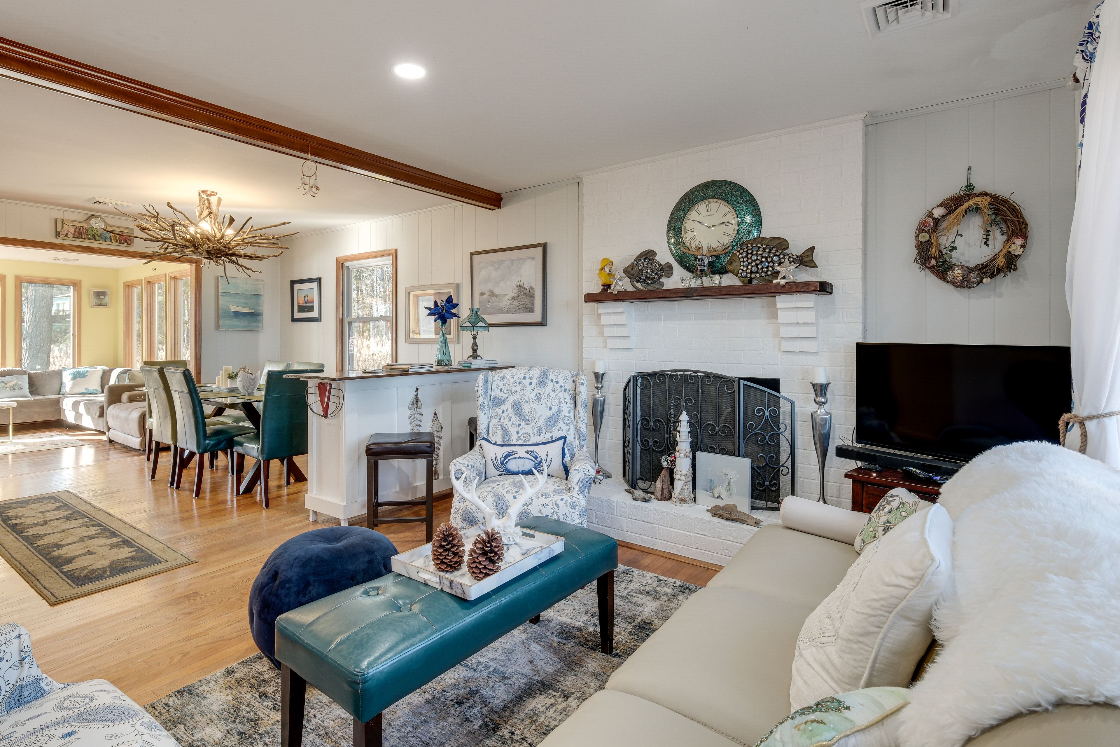 Front Living Area | Dining Table | Breakfast Bar