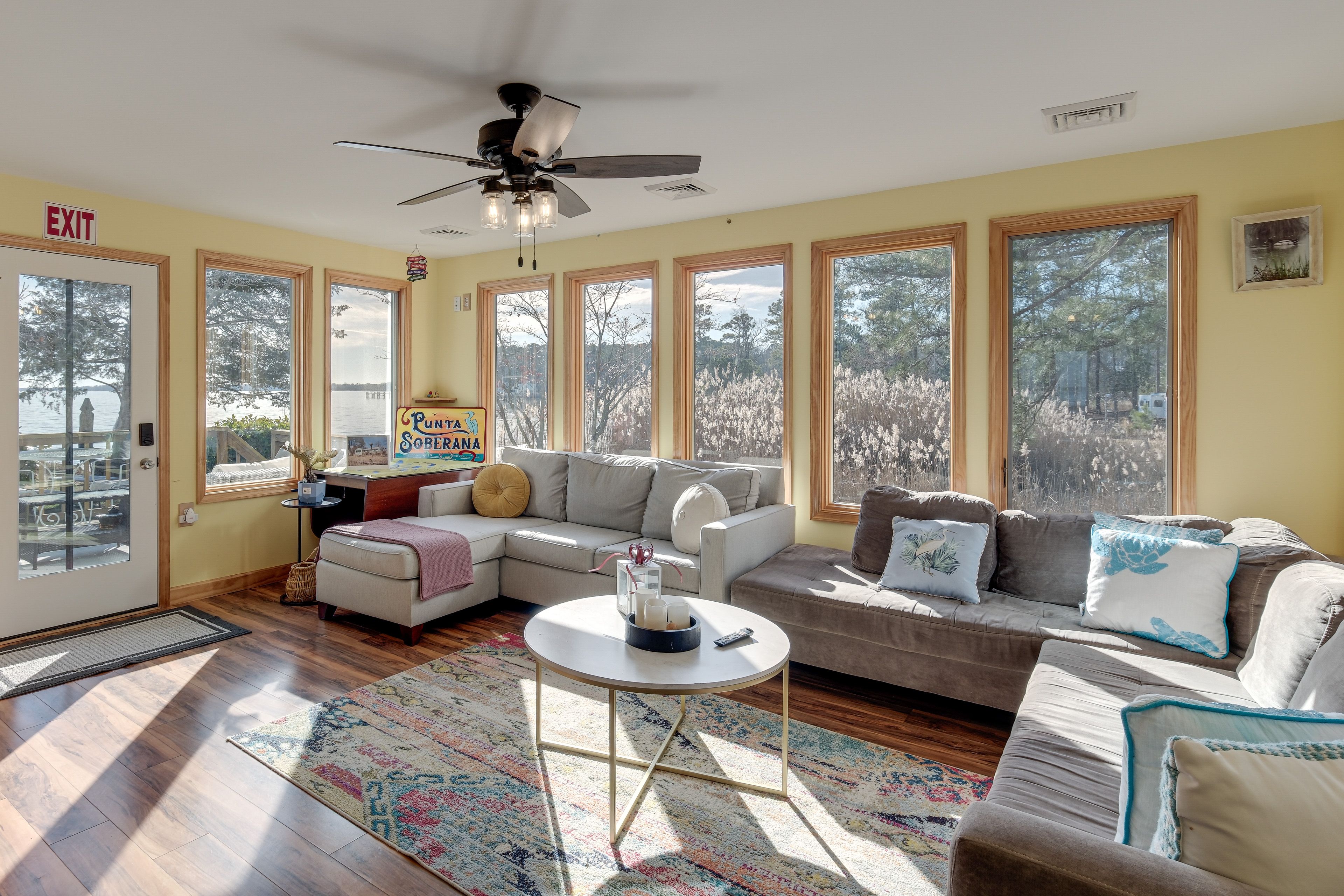 Back Living Area | Smart TV