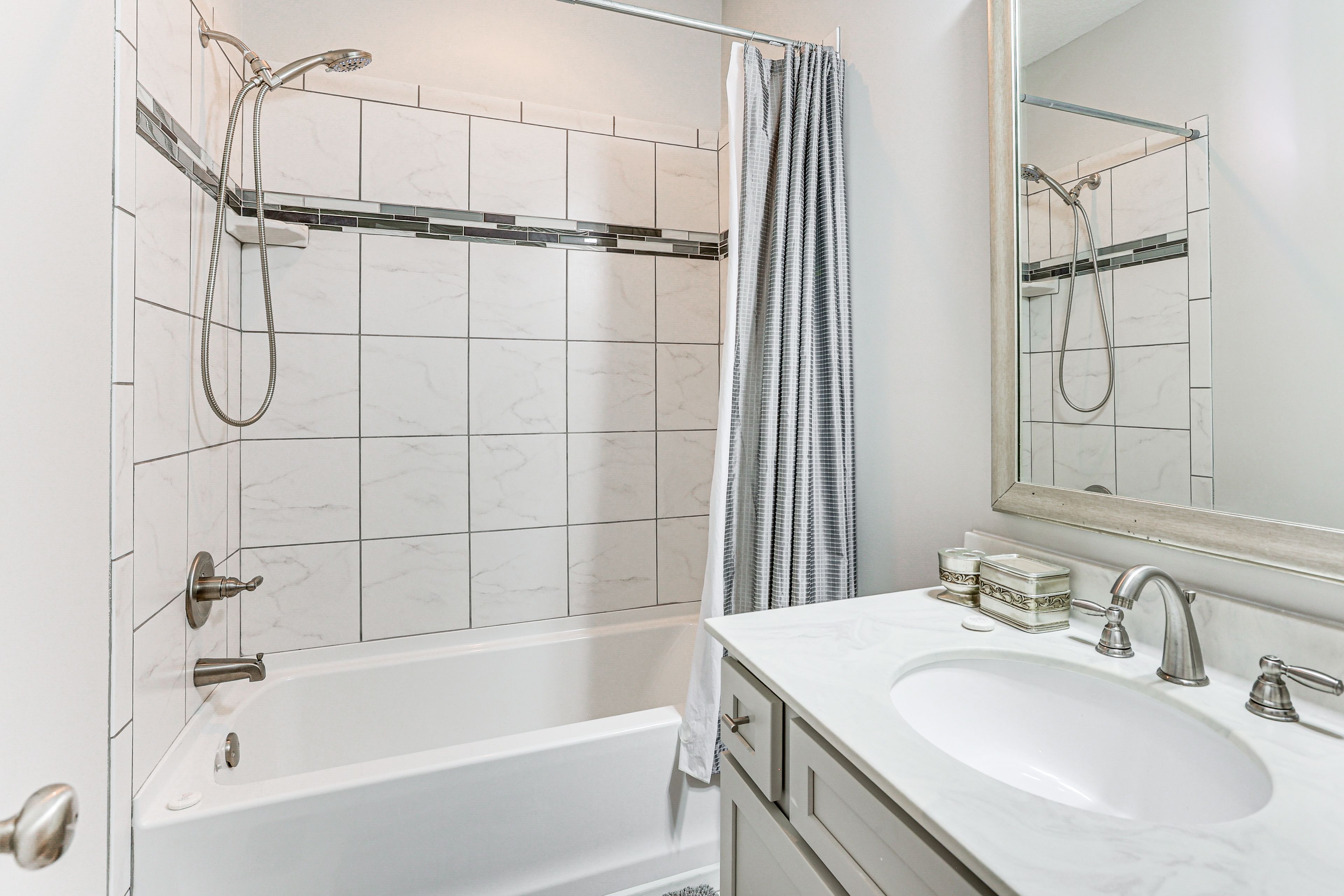 Full Bathroom | 2nd Floor