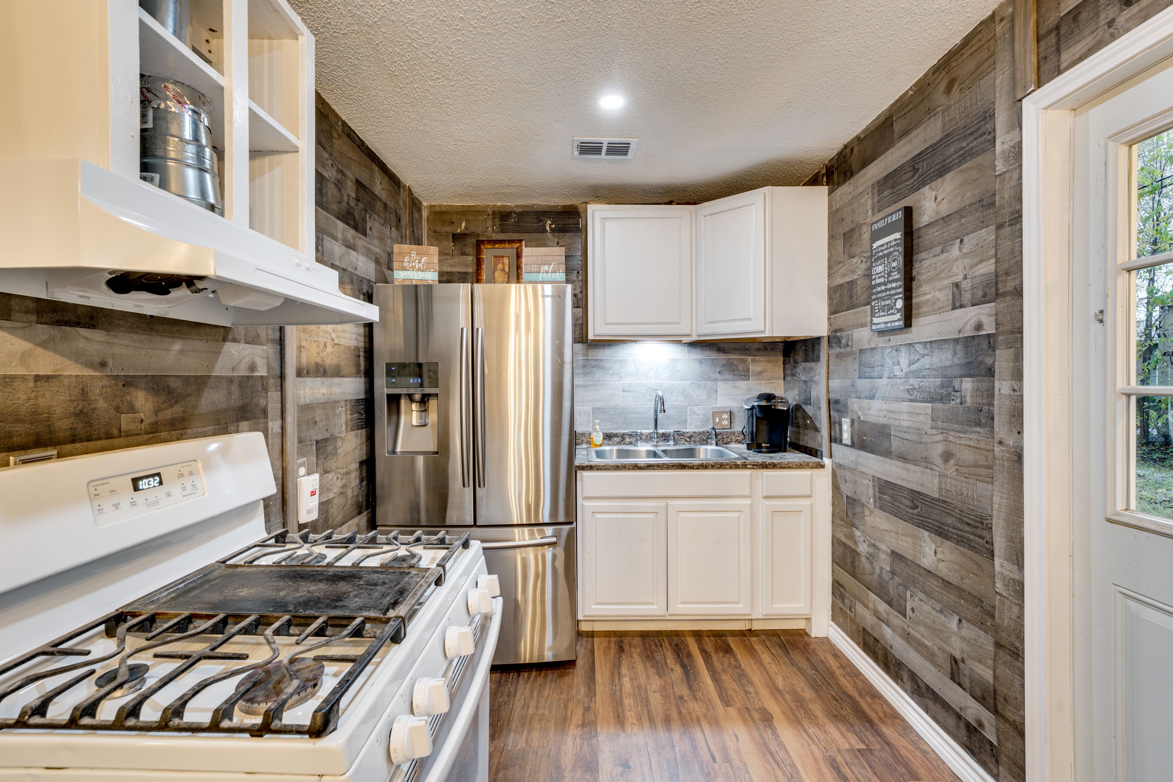 Kitchen | Drip Coffee Maker & Keurig