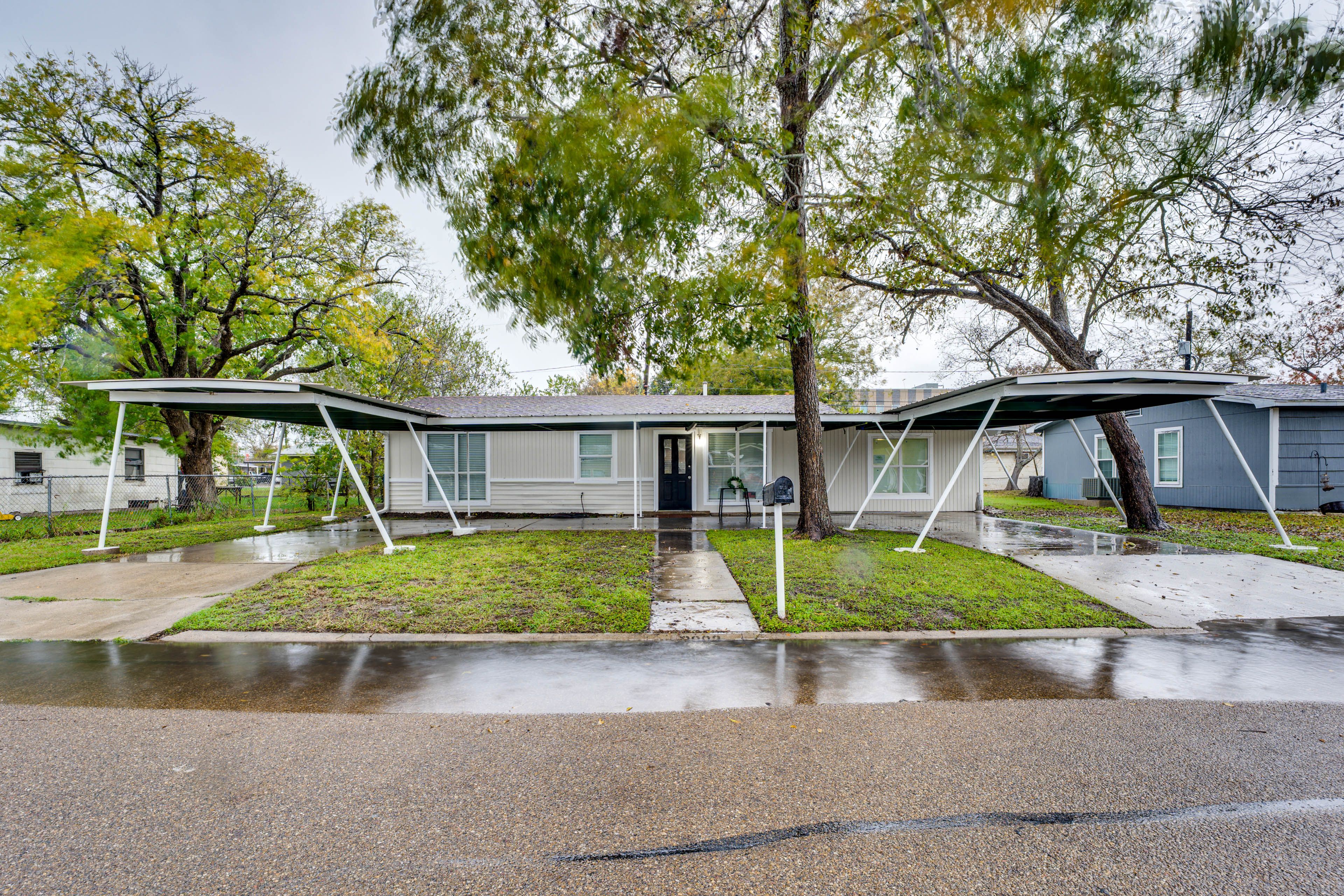 Parking | Carport (2 Vehicles) | Driveway (2 Vehicles)
