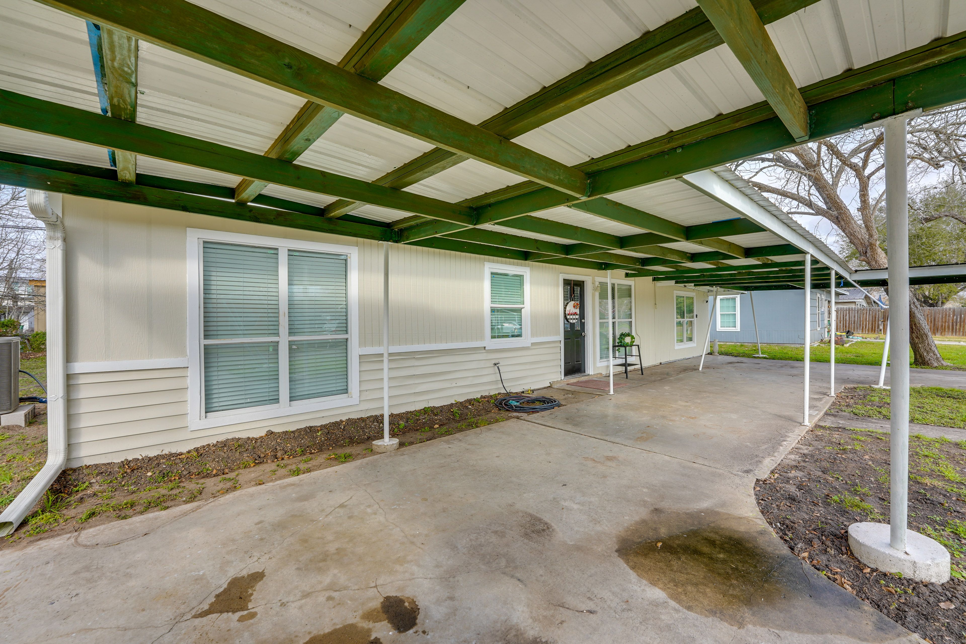 Parking | Carport (2 Vehicles) | Driveway (2 Vehicles)
