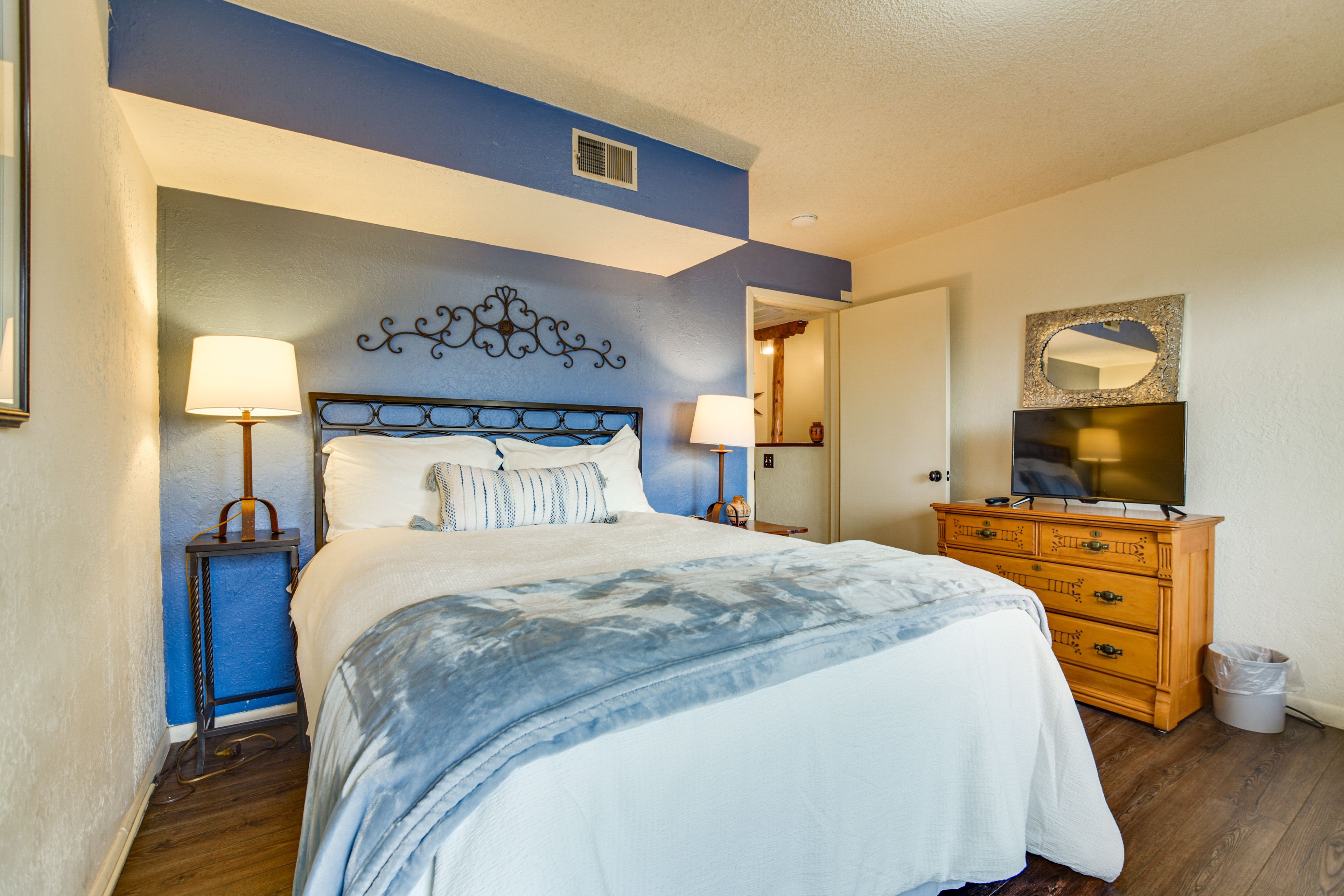 Bedroom 2 | Queen Bed | 2nd Floor