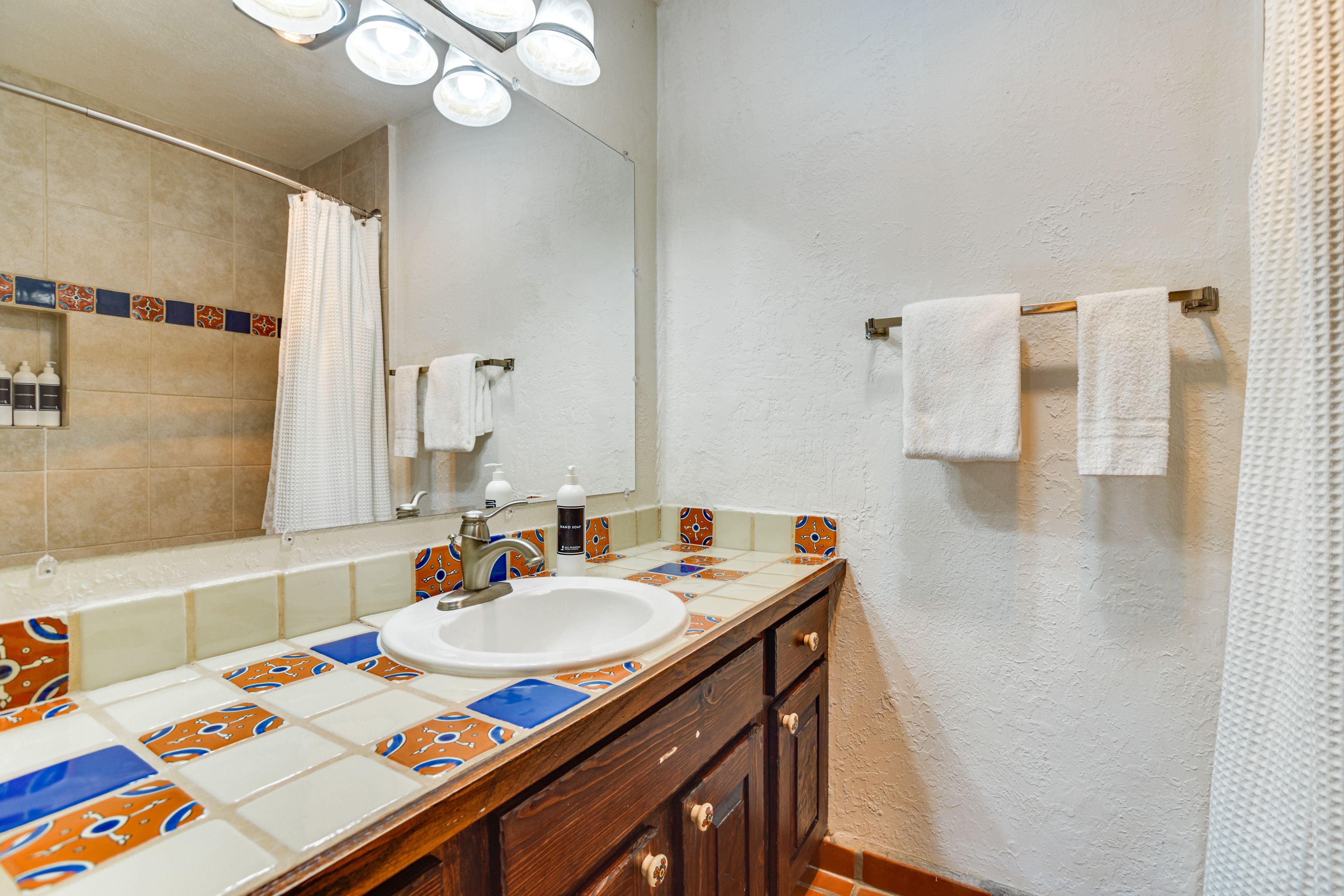 Bathroom | 2nd Floor