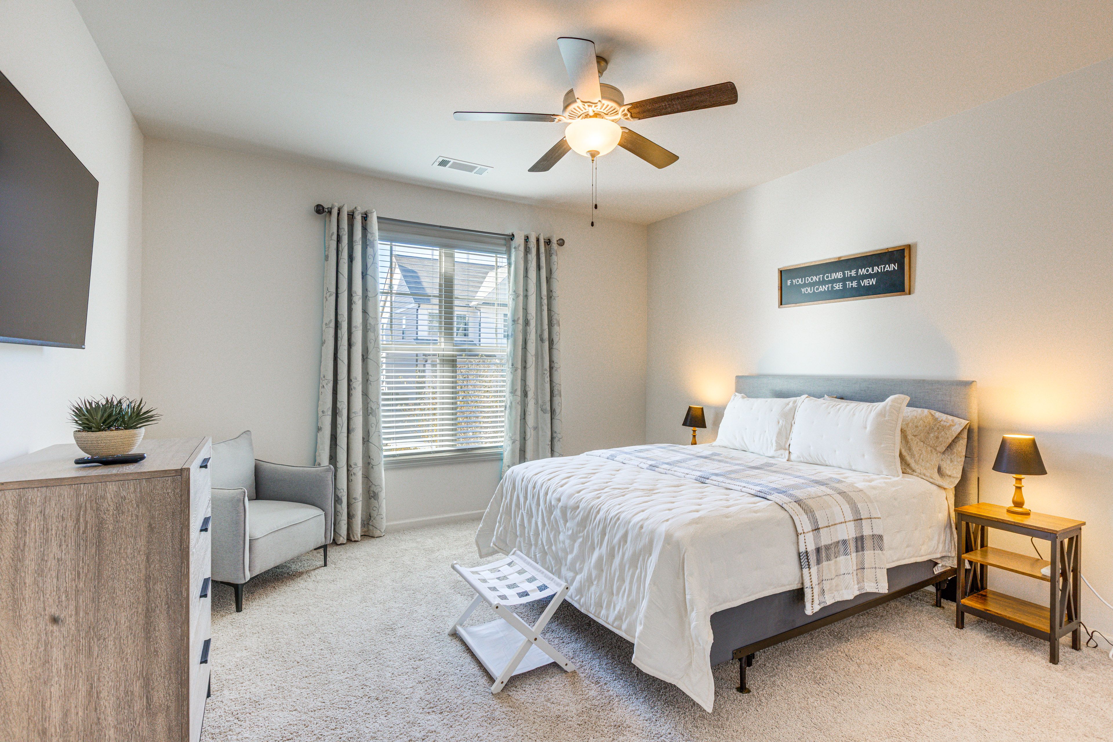 Bedroom 2 | Queen Bed | Smart TV