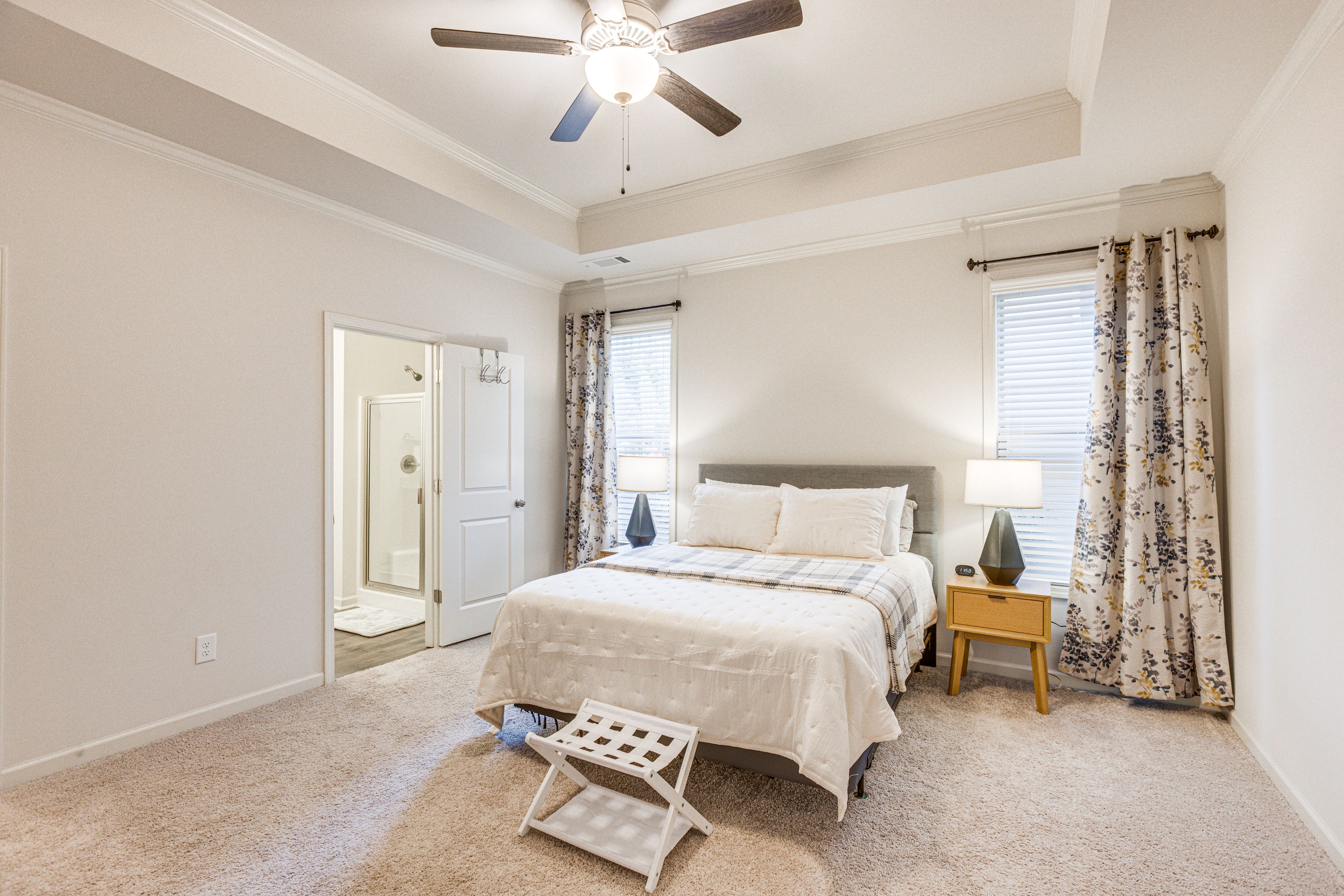 Bedroom 1 | Queen Bed | Smart TV