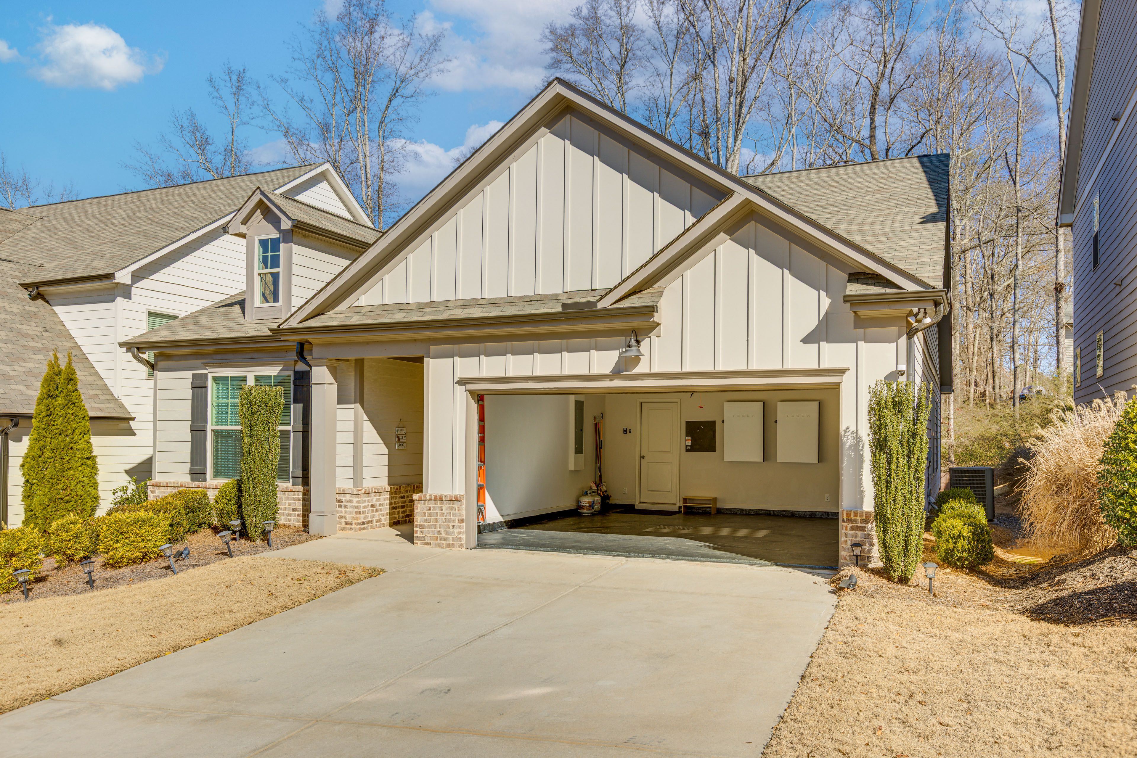 Parking | Garage (2 Vehicles) | Driveway (2 Vehicles) | Free Street Parking