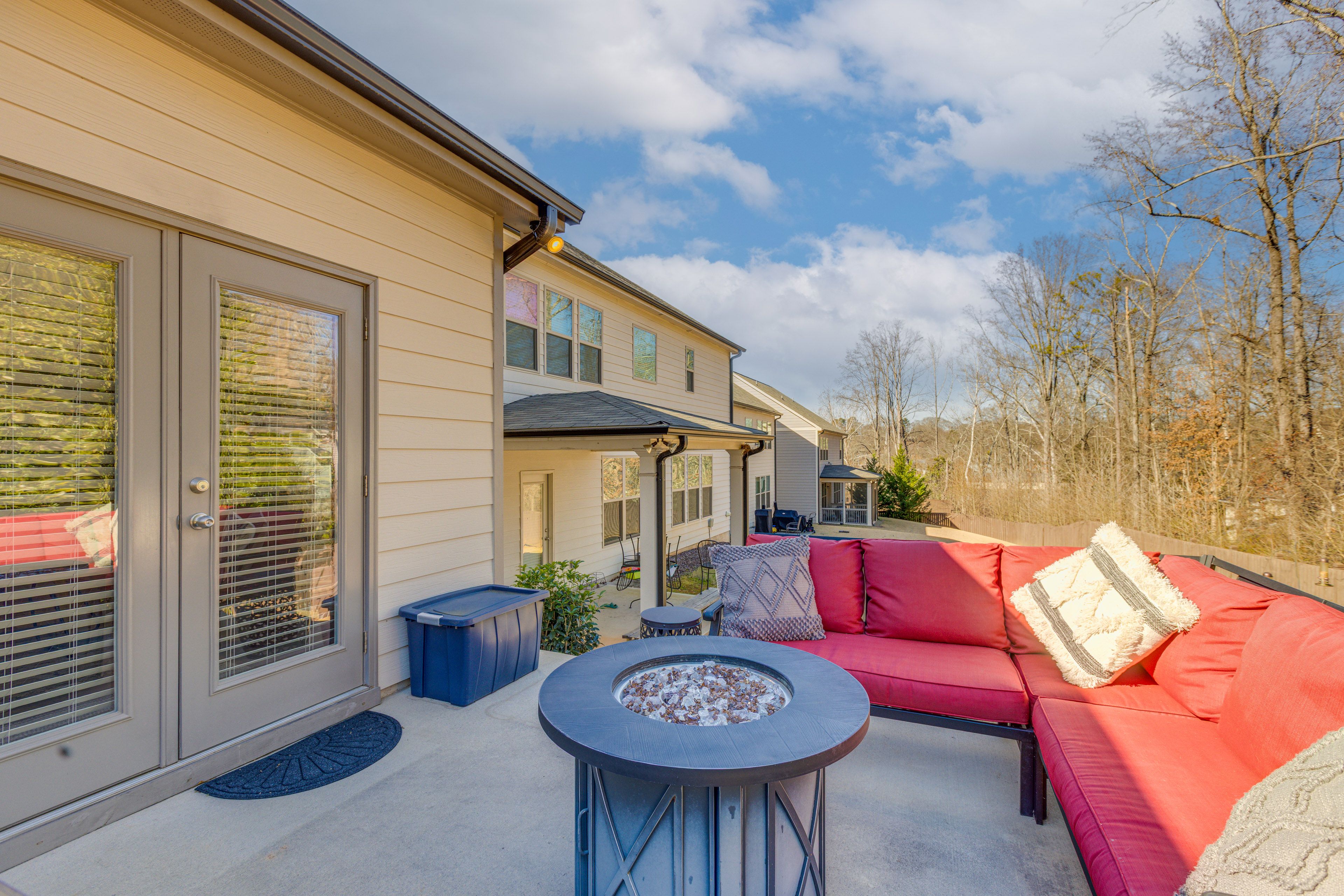 Patio | Gas Grill & Fire Pit