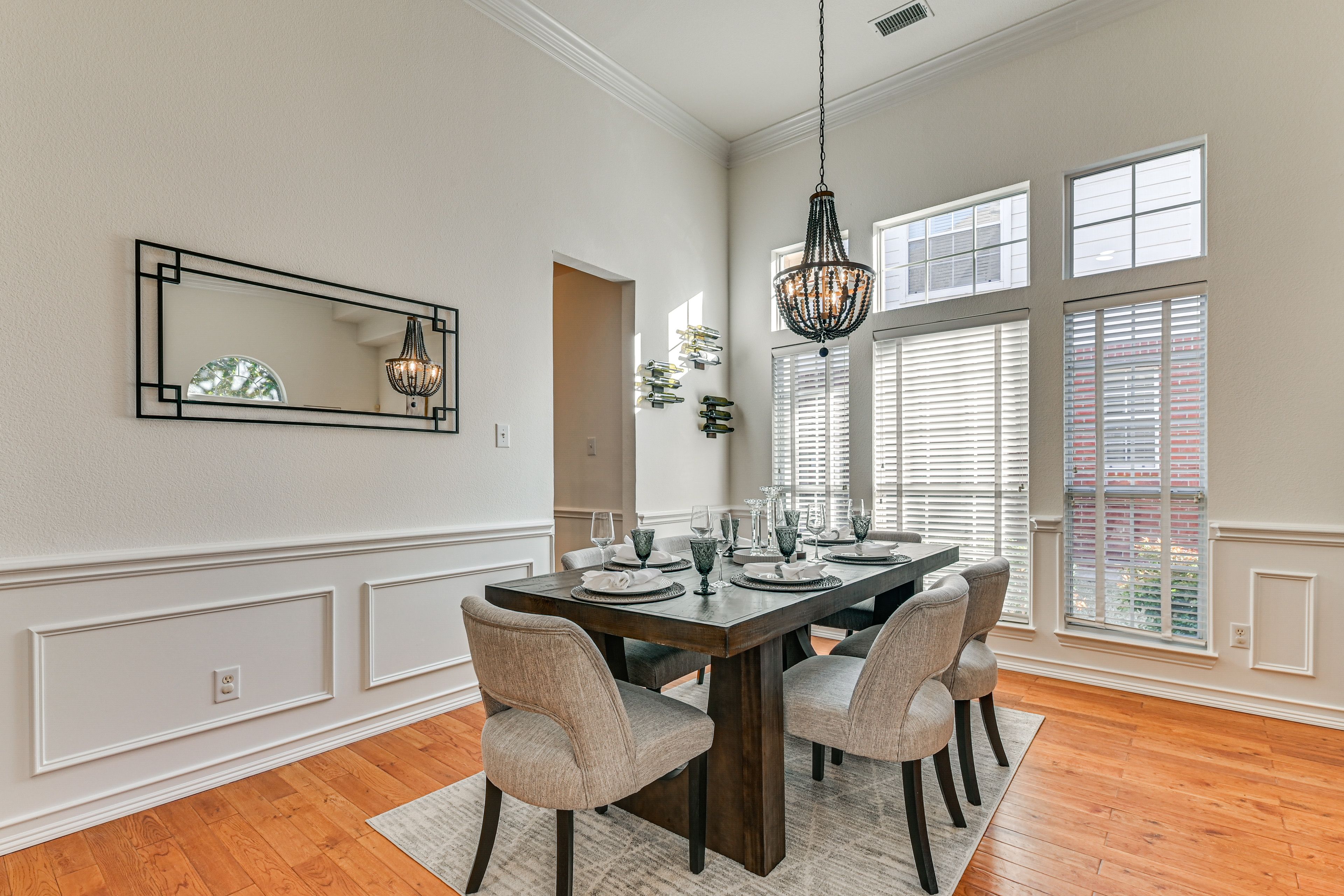 Dining Area | Dishware/Flatware Provided
