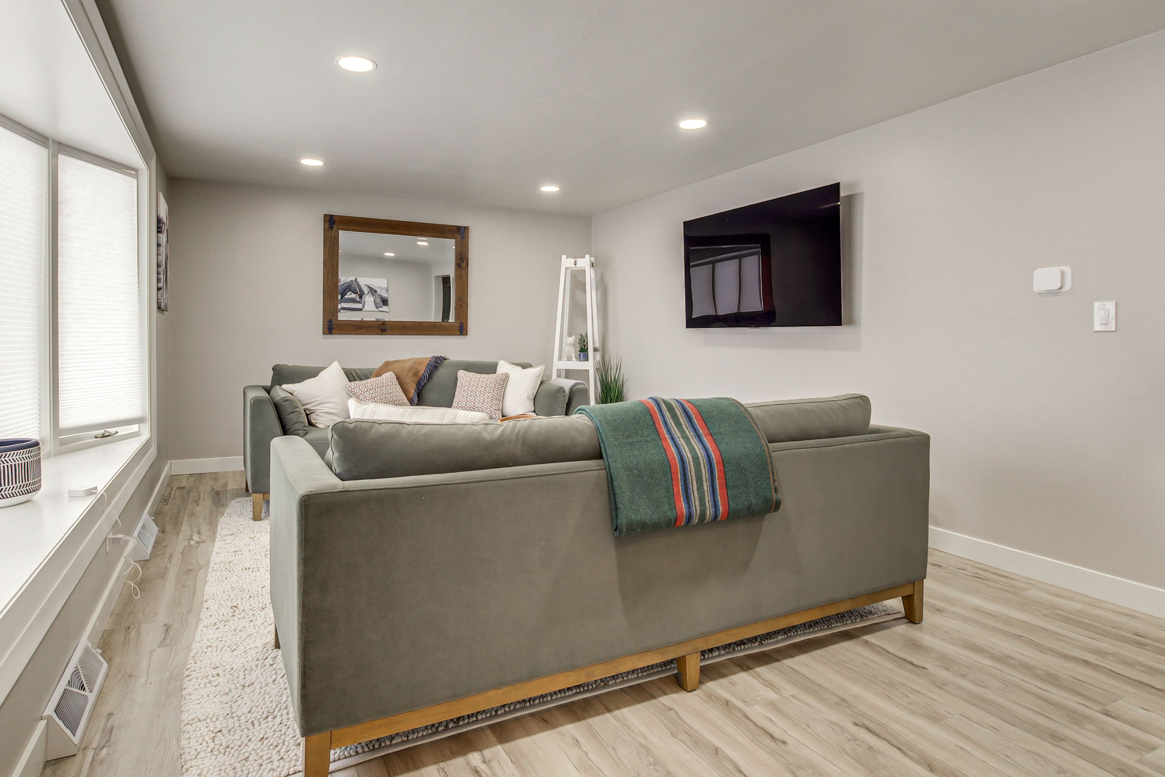 Living Room | Main Level | Smart TV | Free WiFi | Central A/C & Heating