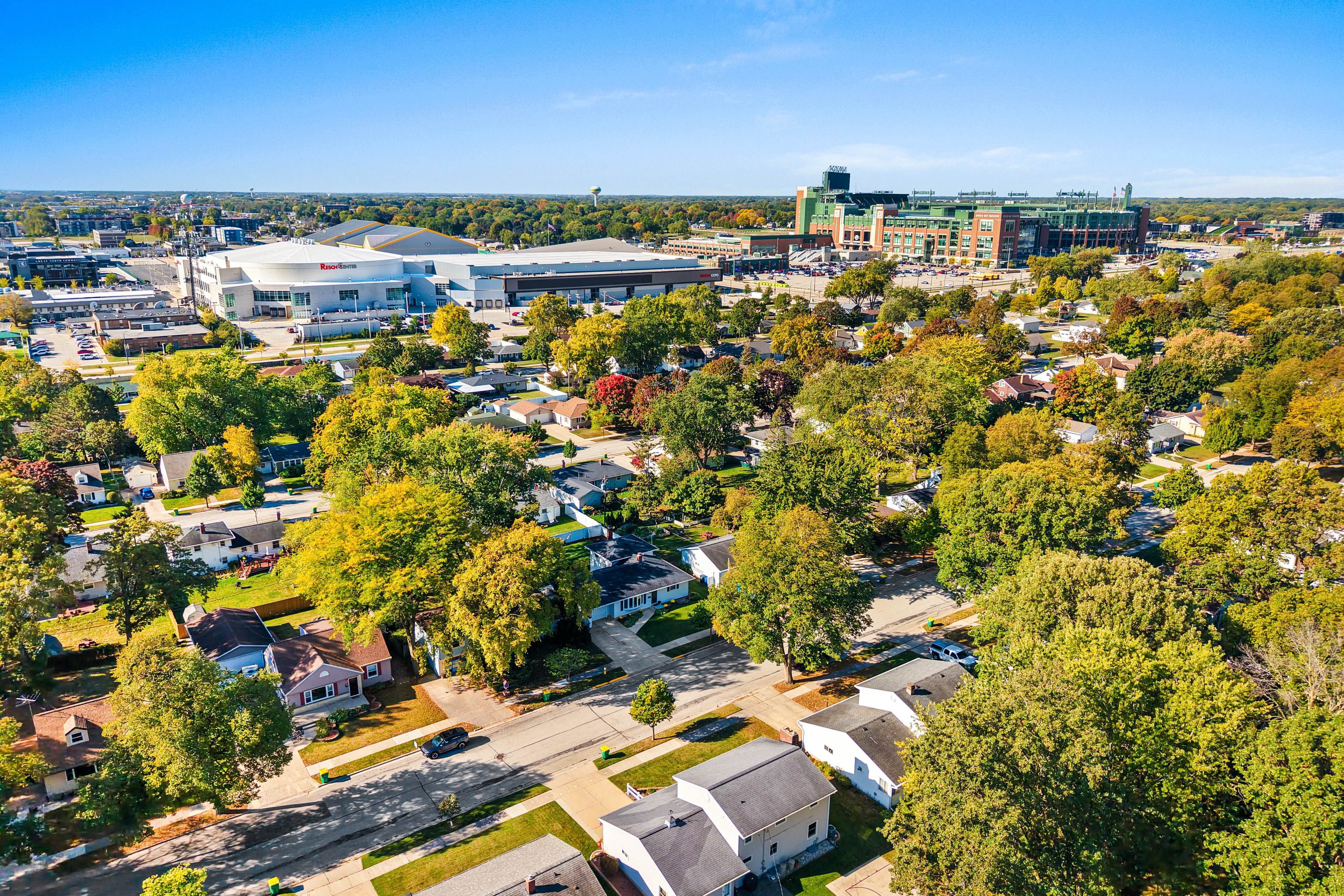 Walk to Titletown, Lambeau & Resch Center