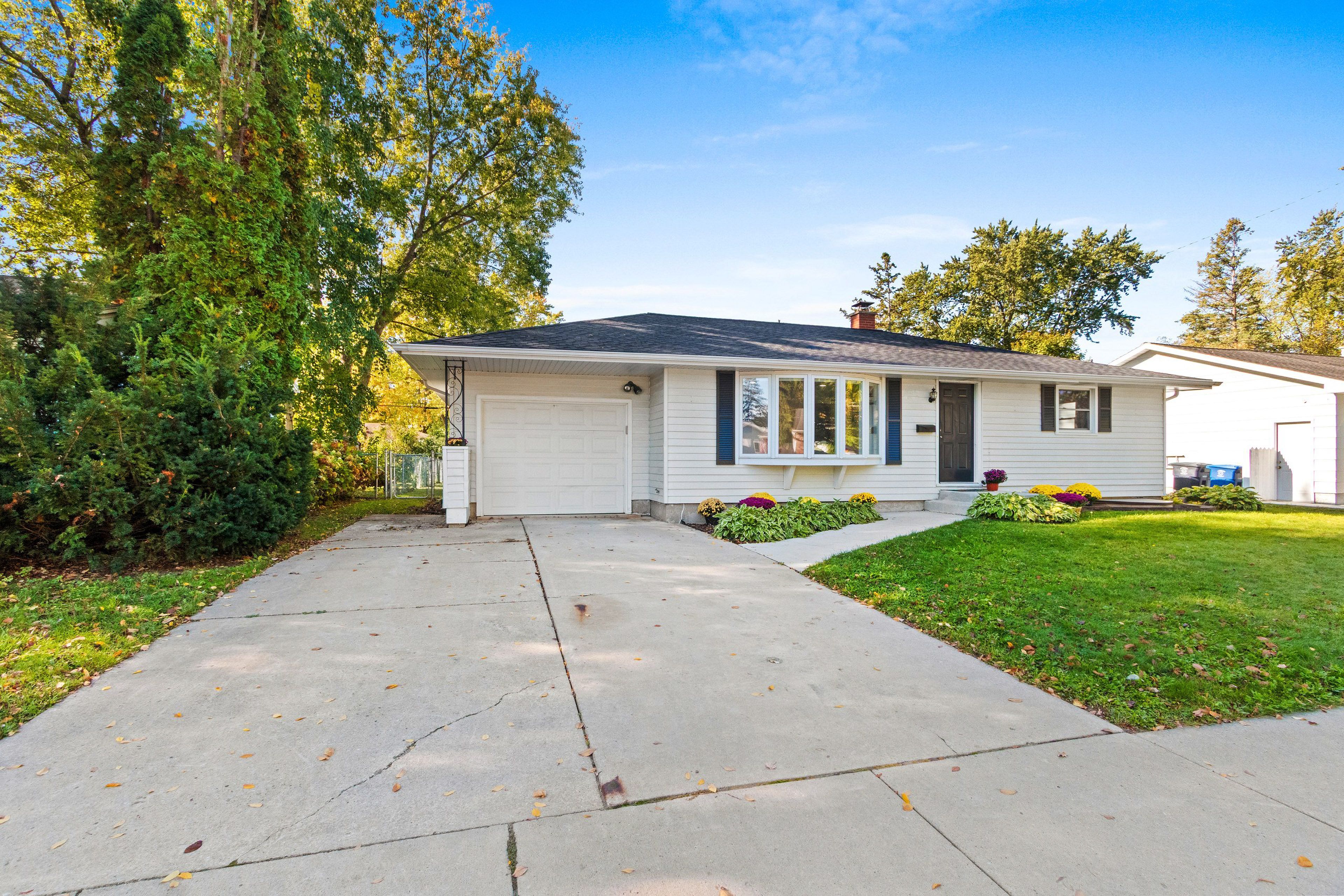 Parking | Garage (1 Vehicle) | Driveway (2 Vehicles)