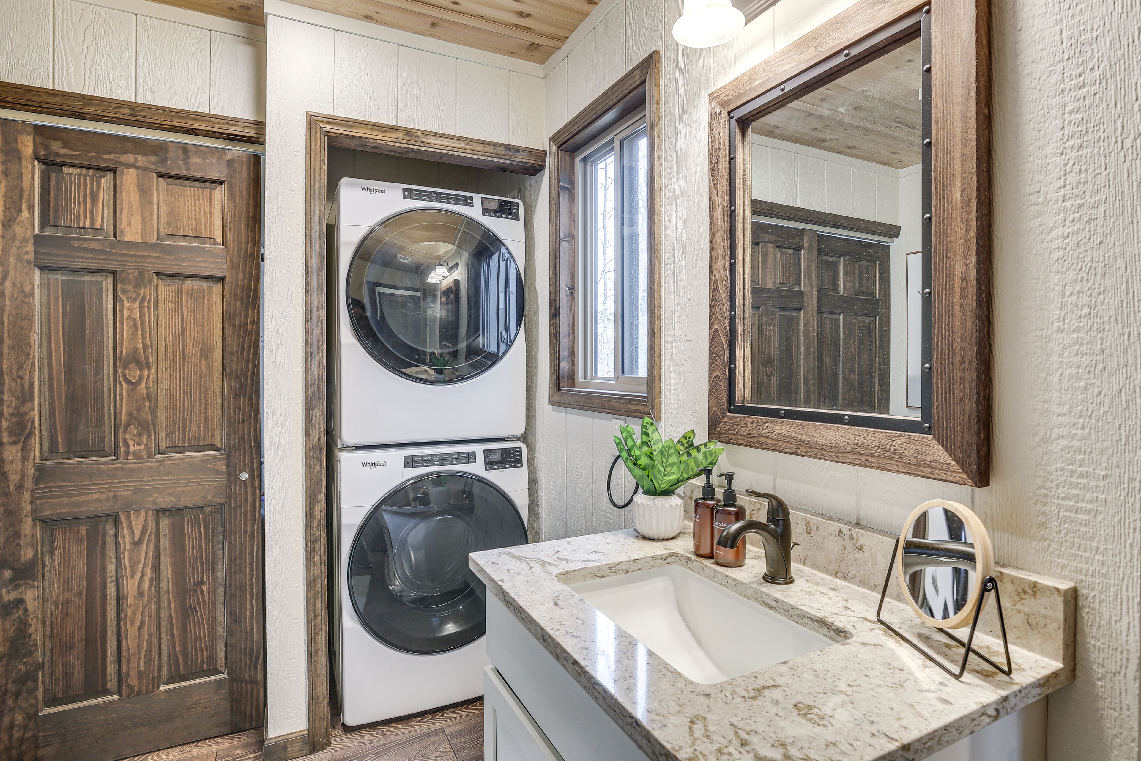 Full Bath | 1st Floor