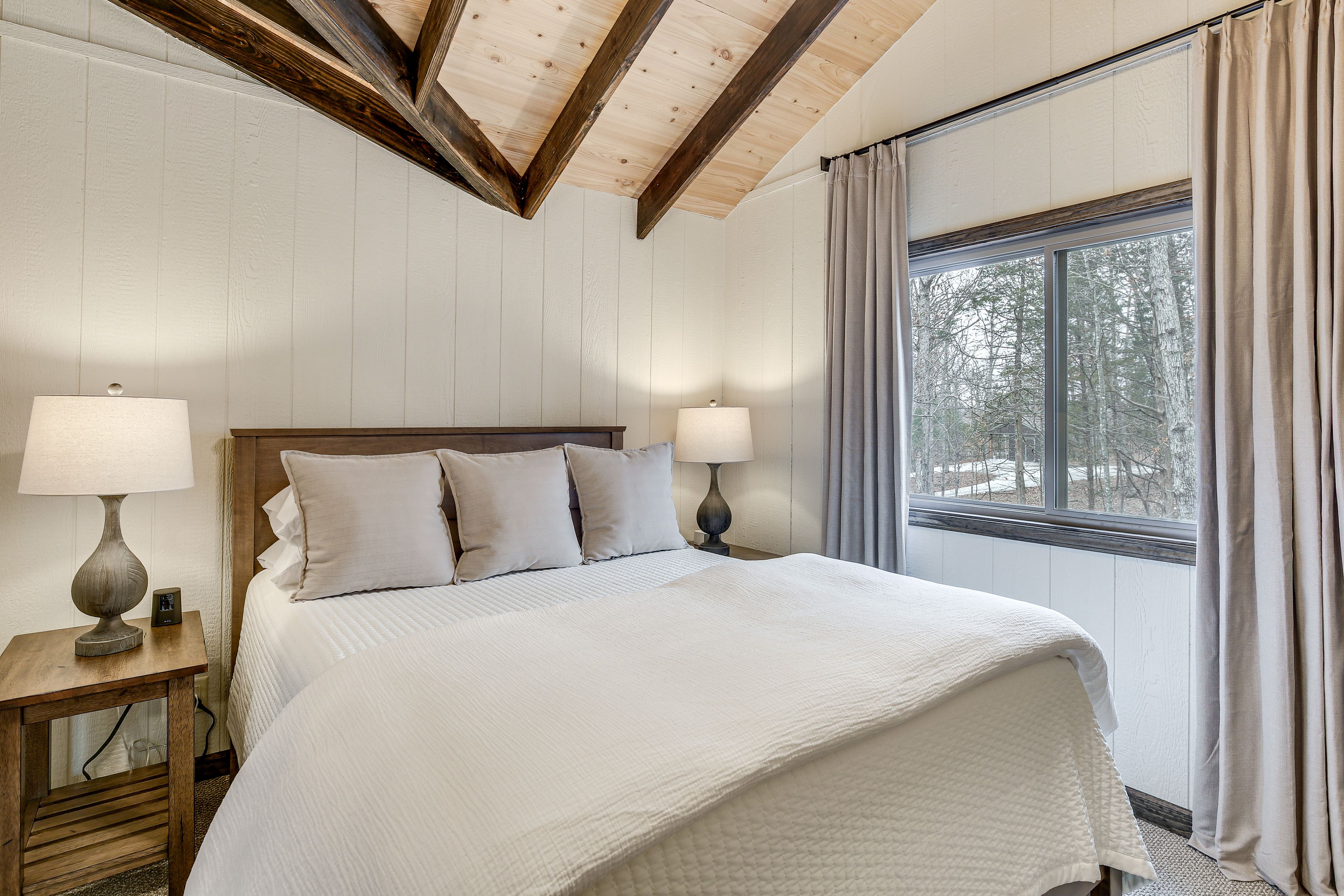 Bedroom 2 | Queen Bed | 2nd Floor