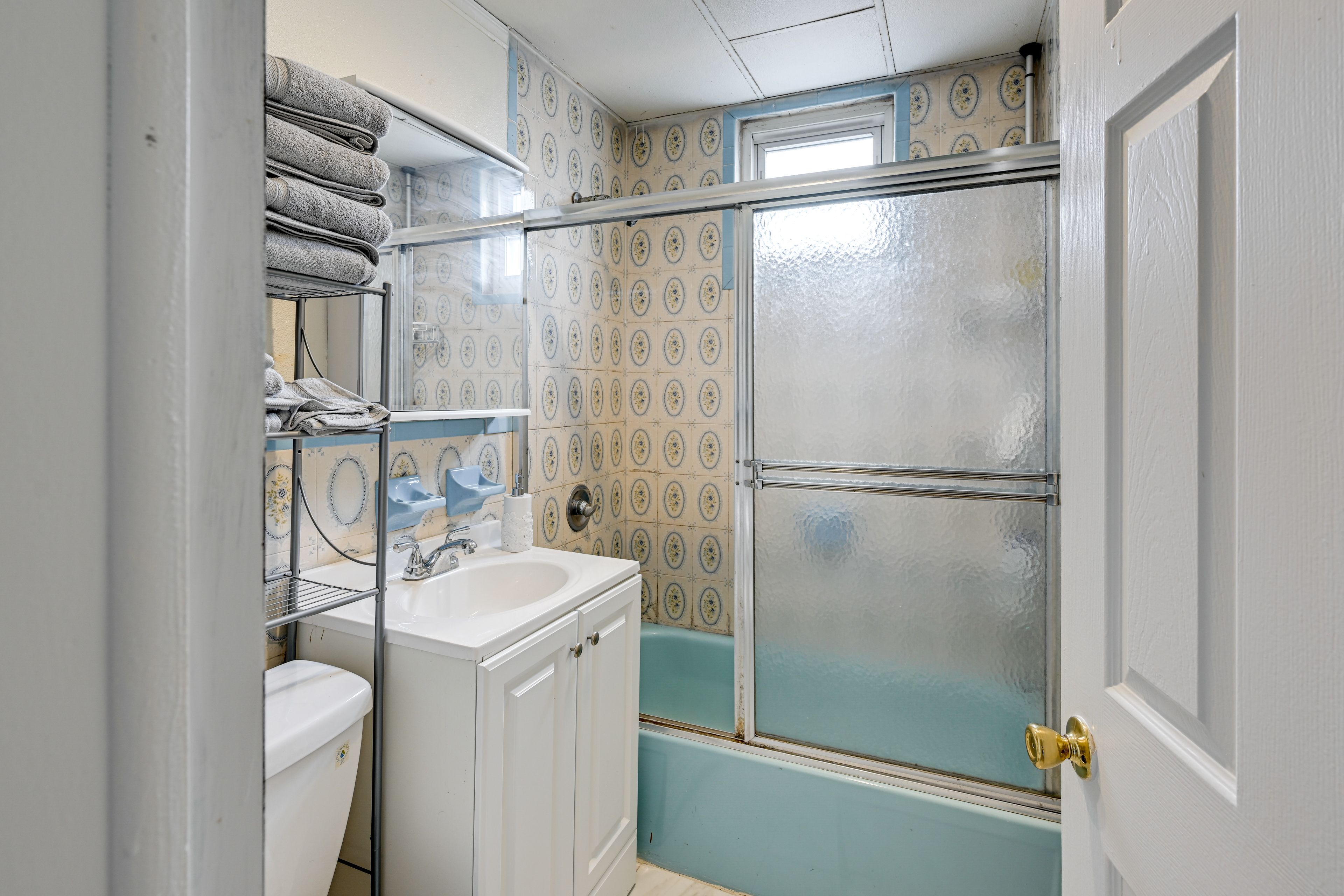 Full Bath | Towels | Hair Dryer