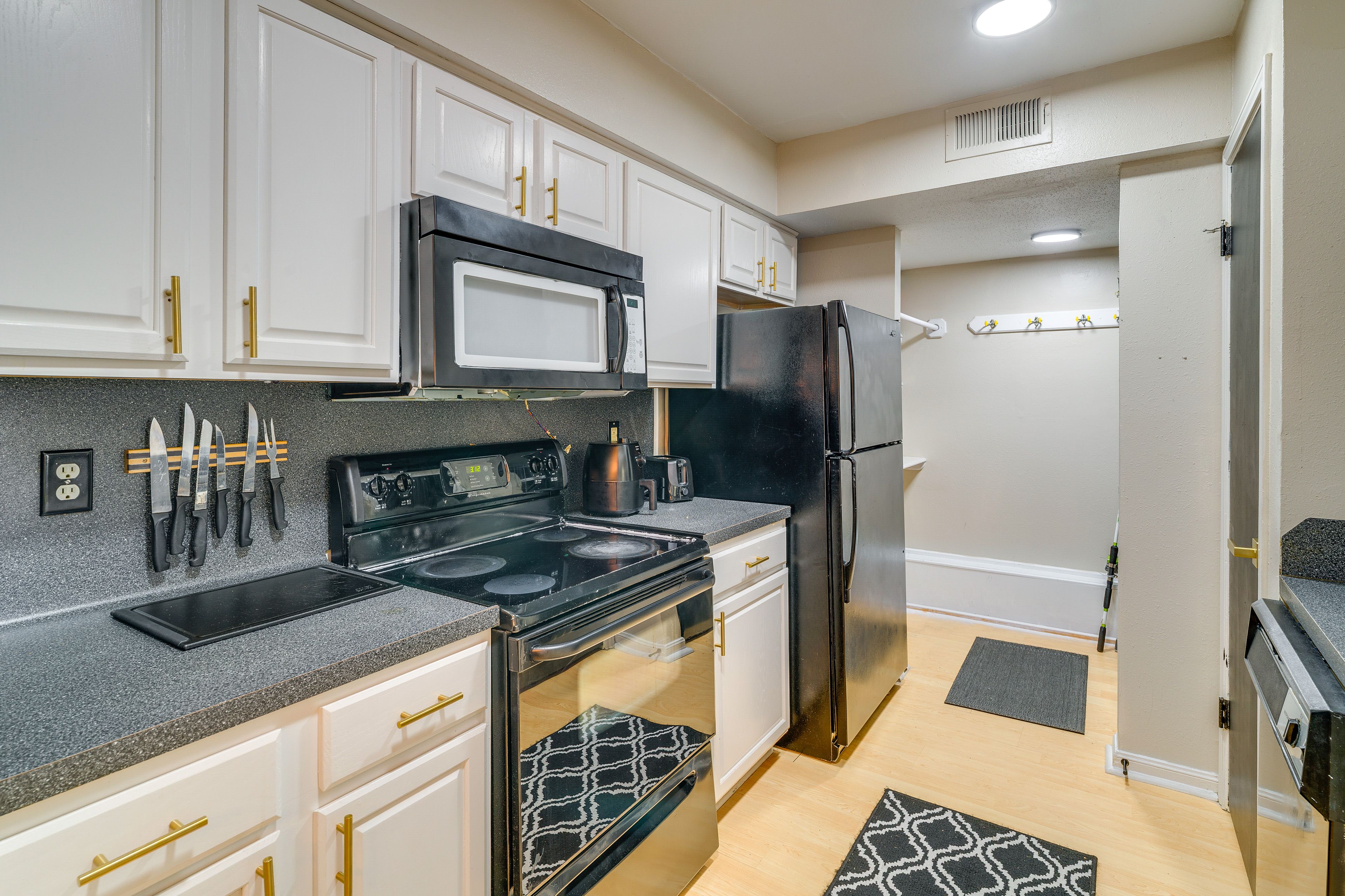 Kitchen | Dishwasher | 1st Floor